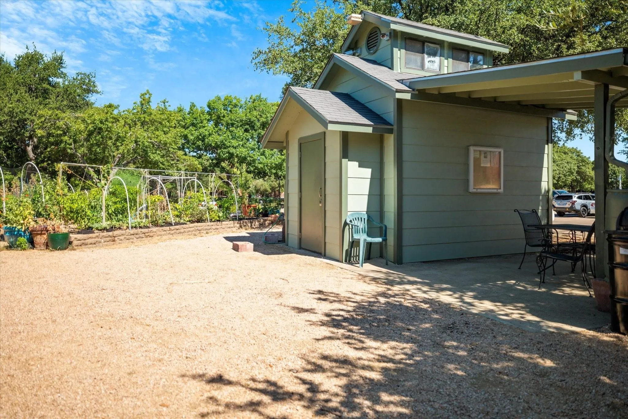 Single Family Residence For Sale in Dallas County , 14683 Plage Lane, Addison, Texas 75001, 3 Bedroom, 3 Bathroom, 2 Garage spaces, 1,684 Sqft, built in 1982, mls#21362292, Real Estate Agent in Addison, Homes For Sale in Dallas county, Homes For Sale in Addison, Realtor in Addison Texas, Real Estate Brokerage Independent Realty Texas, Luminita Cordes Realtor