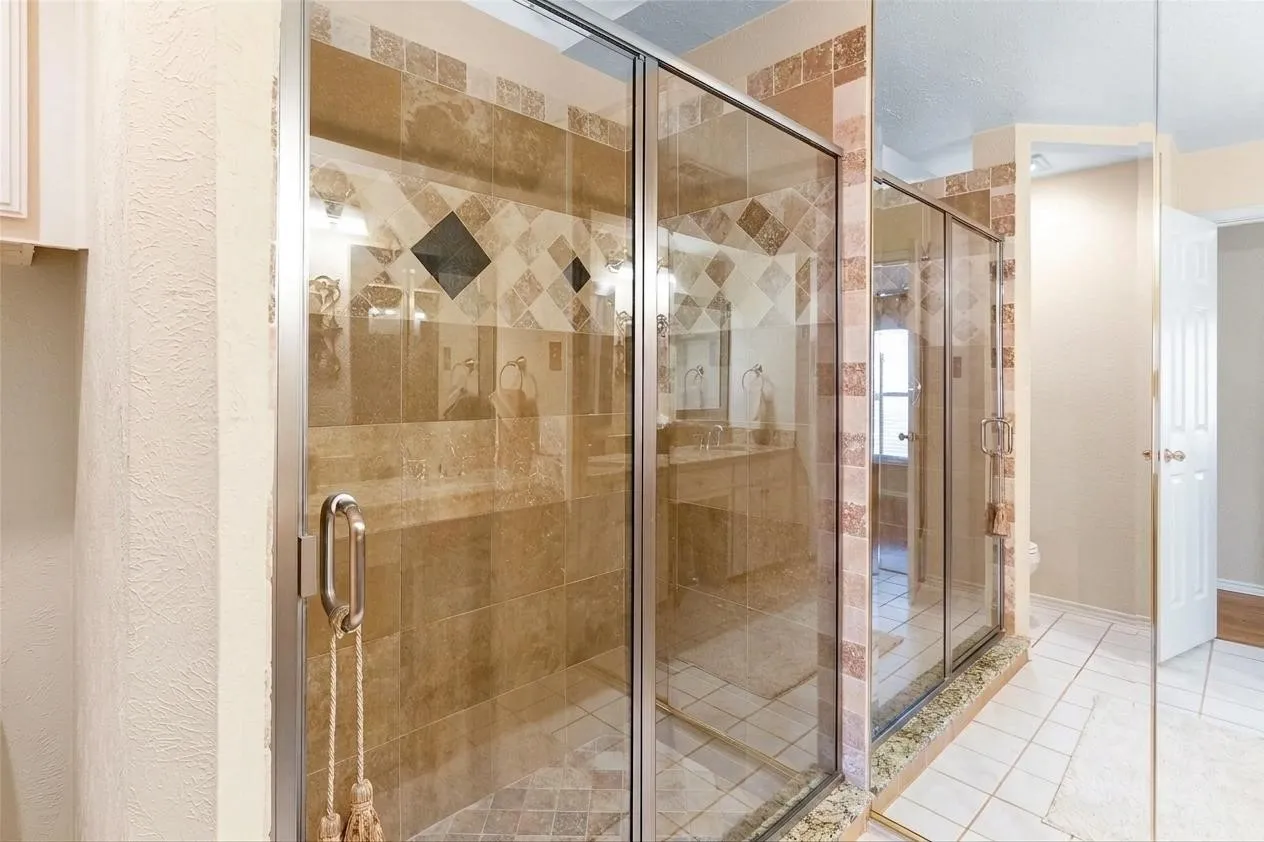 Single Family Residence For Sale in Dallas County , 14683 Plage Lane, Addison, Texas 75001, 3 Bedroom, 3 Bathroom, 2 Garage spaces, 1,684 Sqft, built in 1982, mls#21362292, Real Estate Agent in Addison, Homes For Sale in Dallas county, Homes For Sale in Addison, Realtor in Addison Texas, Real Estate Brokerage Independent Realty Texas, Luminita Cordes Realtor