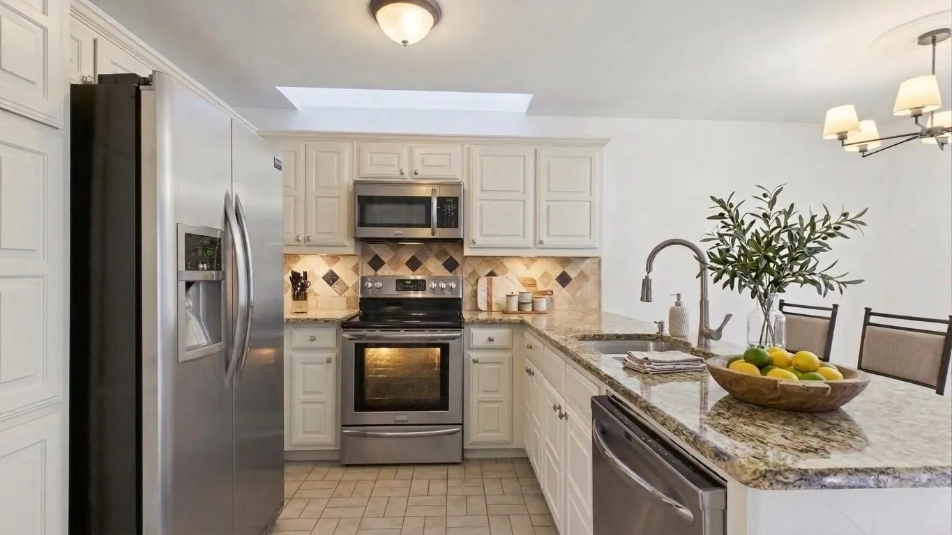 Single Family Residence For Sale in Dallas County , 14683 Plage Lane, Addison, Texas 75001, 3 Bedroom, 3 Bathroom, 2 Garage spaces, 1,684 Sqft, built in 1982, mls#21362292, Real Estate Agent in Addison, Homes For Sale in Dallas county, Homes For Sale in Addison, Realtor in Addison Texas, Real Estate Brokerage Independent Realty Texas, Luminita Cordes Realtor