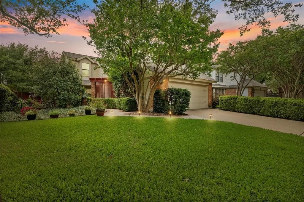 Single Family Residence For Sale in Dallas County , 14683 Plage Lane, Addison, Texas 75001, 3 Bedroom, 3 Bathroom, 2 Garage spaces, 1,684 Sqft, built in 1982, mls#21362292, Real Estate Agent in Addison, Homes For Sale in Dallas county, Homes For Sale in Addison, Realtor in Addison Texas, Real Estate Brokerage Independent Realty Texas, Luminita Cordes Realtor