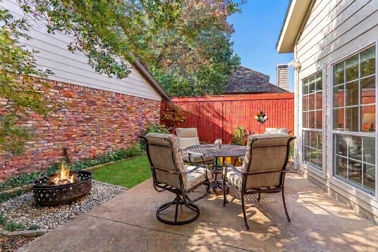 Single Family Residence For Sale in Dallas County , 14683 Plage Lane, Addison, Texas 75001, 3 Bedroom, 3 Bathroom, 2 Garage spaces, 1,684 Sqft, built in 1982, mls#21362292, Real Estate Agent in Addison, Homes For Sale in Dallas county, Homes For Sale in Addison, Realtor in Addison Texas, Real Estate Brokerage Independent Realty Texas, Luminita Cordes Realtor