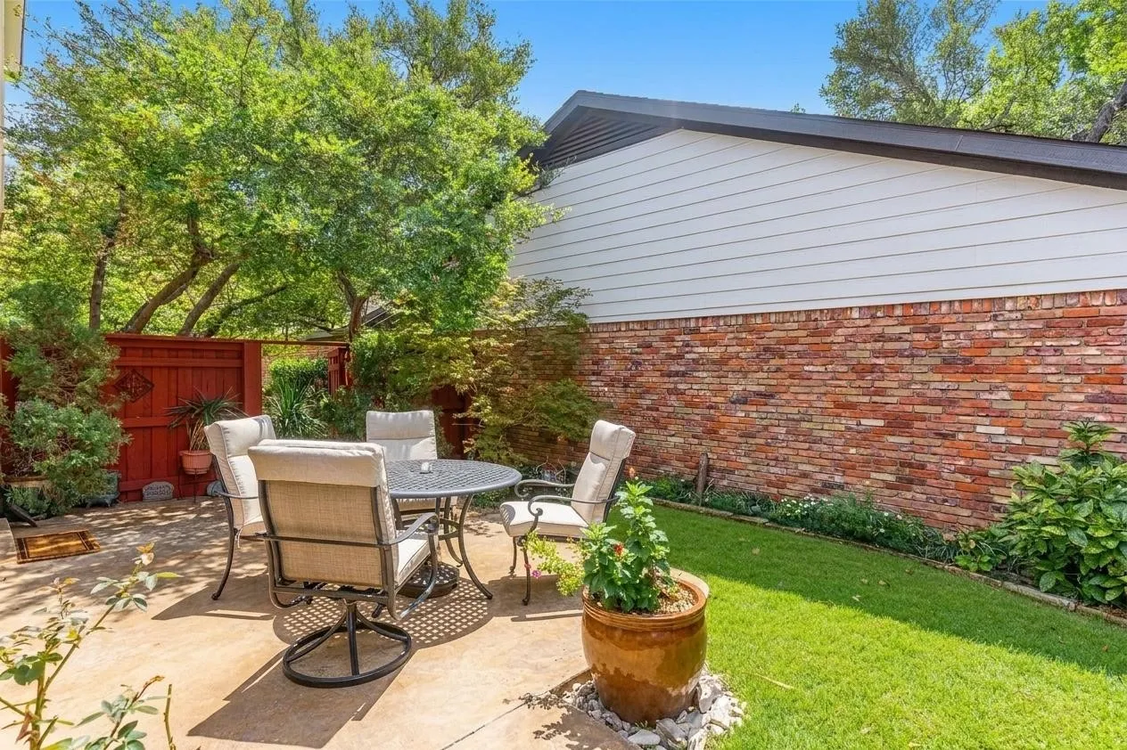 Single Family Residence For Sale in Dallas County , 14683 Plage Lane, Addison, Texas 75001, 3 Bedroom, 3 Bathroom, 2 Garage spaces, 1,684 Sqft, built in 1982, mls#21362292, Real Estate Agent in Addison, Homes For Sale in Dallas county, Homes For Sale in Addison, Realtor in Addison Texas, Real Estate Brokerage Independent Realty Texas, Luminita Cordes Realtor