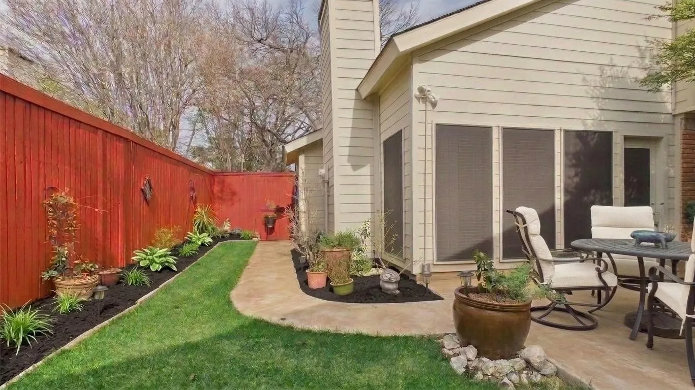 Single Family Residence For Sale in Dallas County , 14683 Plage Lane, Addison, Texas 75001, 3 Bedroom, 3 Bathroom, 2 Garage spaces, 1,684 Sqft, built in 1982, mls#21362292, Real Estate Agent in Addison, Homes For Sale in Dallas county, Homes For Sale in Addison, Realtor in Addison Texas, Real Estate Brokerage Independent Realty Texas, Luminita Cordes Realtor