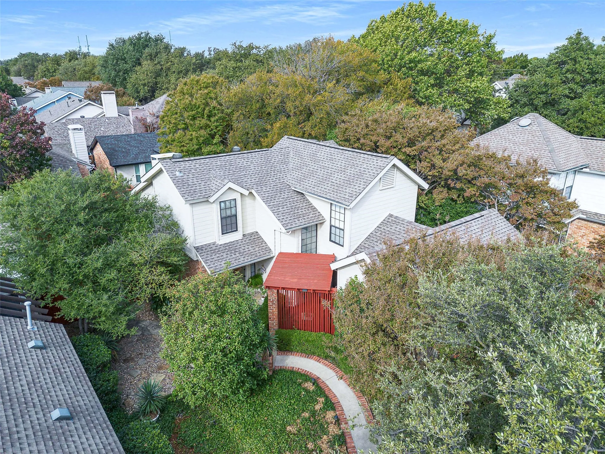 Single Family Residence For Sale in Dallas County , 14683 Plage Lane, Addison, Texas 75001, 3 Bedroom, 3 Bathroom, 2 Garage spaces, 1,684 Sqft, built in 1982, mls#21362292, Real Estate Agent in Addison, Homes For Sale in Dallas county, Homes For Sale in Addison, Realtor in Addison Texas, Real Estate Brokerage Independent Realty Texas, Luminita Cordes Realtor