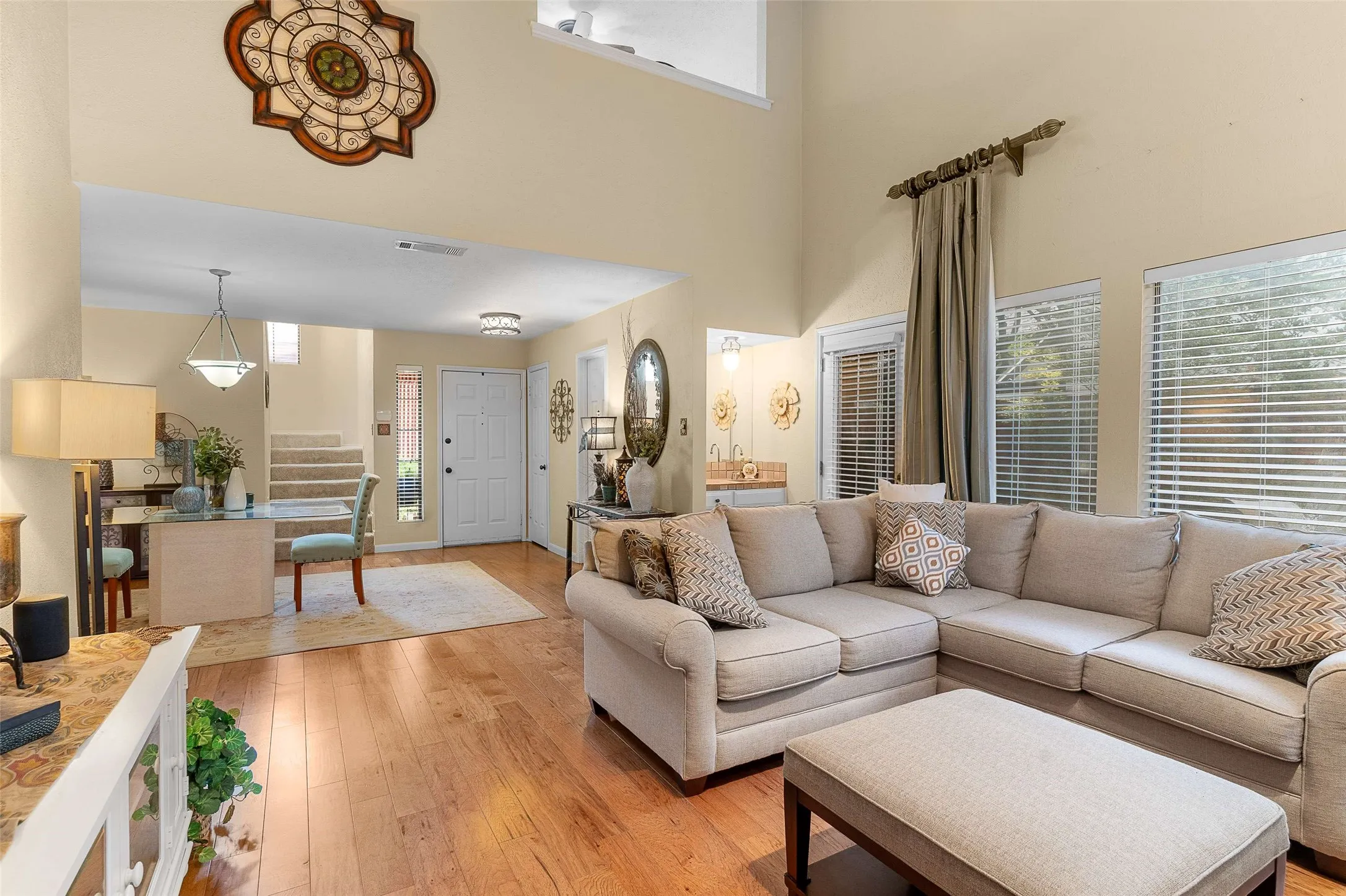 Single Family Residence For Sale in Dallas County , 14683 Plage Lane, Addison, Texas 75001, 3 Bedroom, 3 Bathroom, 2 Garage spaces, 1,684 Sqft, built in 1982, mls#21362292, Real Estate Agent in Addison, Homes For Sale in Dallas county, Homes For Sale in Addison, Realtor in Addison Texas, Real Estate Brokerage Independent Realty Texas, Luminita Cordes Realtor