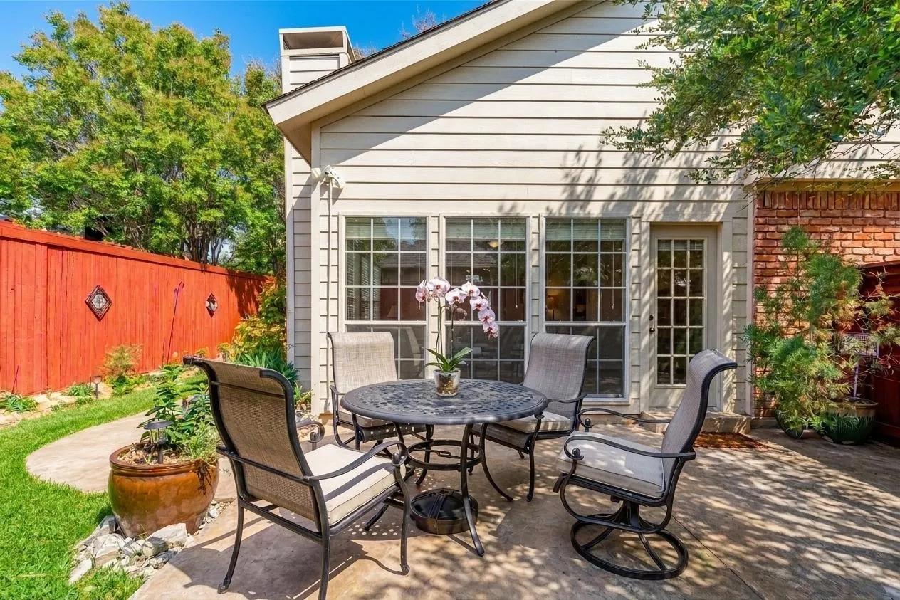 Single Family Residence For Sale in Dallas County , 14683 Plage Lane, Addison, Texas 75001, 3 Bedroom, 3 Bathroom, 2 Garage spaces, 1,684 Sqft, built in 1982, mls#21362292, Real Estate Agent in Addison, Homes For Sale in Dallas county, Homes For Sale in Addison, Realtor in Addison Texas, Real Estate Brokerage Independent Realty Texas, Luminita Cordes Realtor