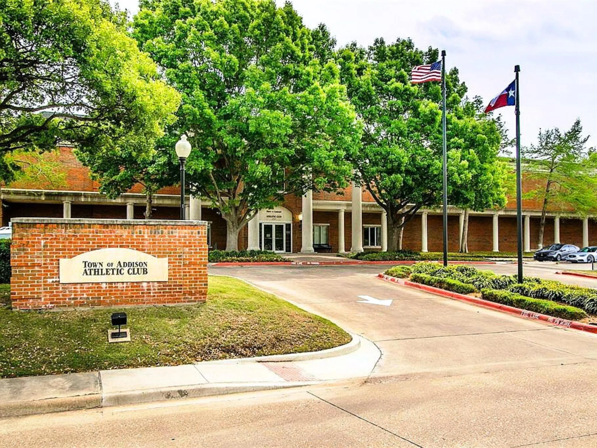Single Family Residence For Sale in Dallas County , 14683 Plage Lane, Addison, Texas 75001, 3 Bedroom, 3 Bathroom, 2 Garage spaces, 1,684 Sqft, built in 1982, mls#21362292, Real Estate Agent in Addison, Homes For Sale in Dallas county, Homes For Sale in Addison, Realtor in Addison Texas, Real Estate Brokerage Independent Realty Texas, Luminita Cordes Realtor