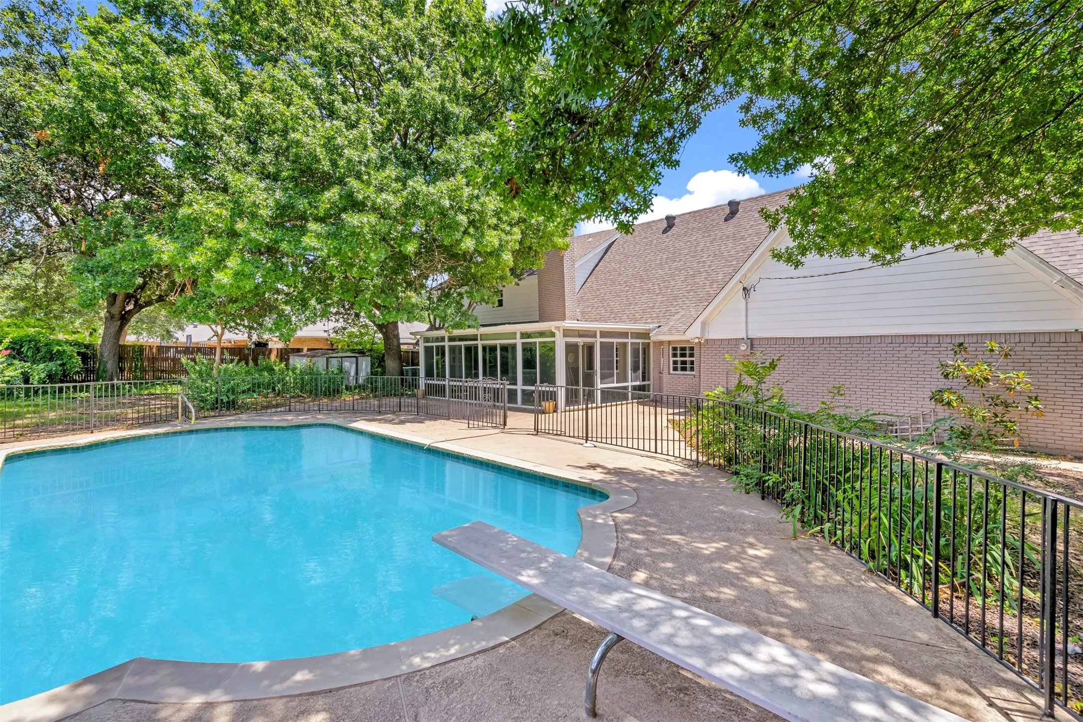 Single Family Residence For Sale in Dallas County , 7029 Spring Valley Road, Dallas, Texas 75254, 5 Bedroom, 4 Bathroom, 2 Garage spaces, 3,479 Sqft, built in 1961, mls#21363027, Real Estate Agent in Dallas, Homes For Sale in Dallas county, Homes For Sale in Dallas, Realtor in Dallas Texas, Real Estate Brokerage Independent Realty Texas, Luminita Cordes Realtor