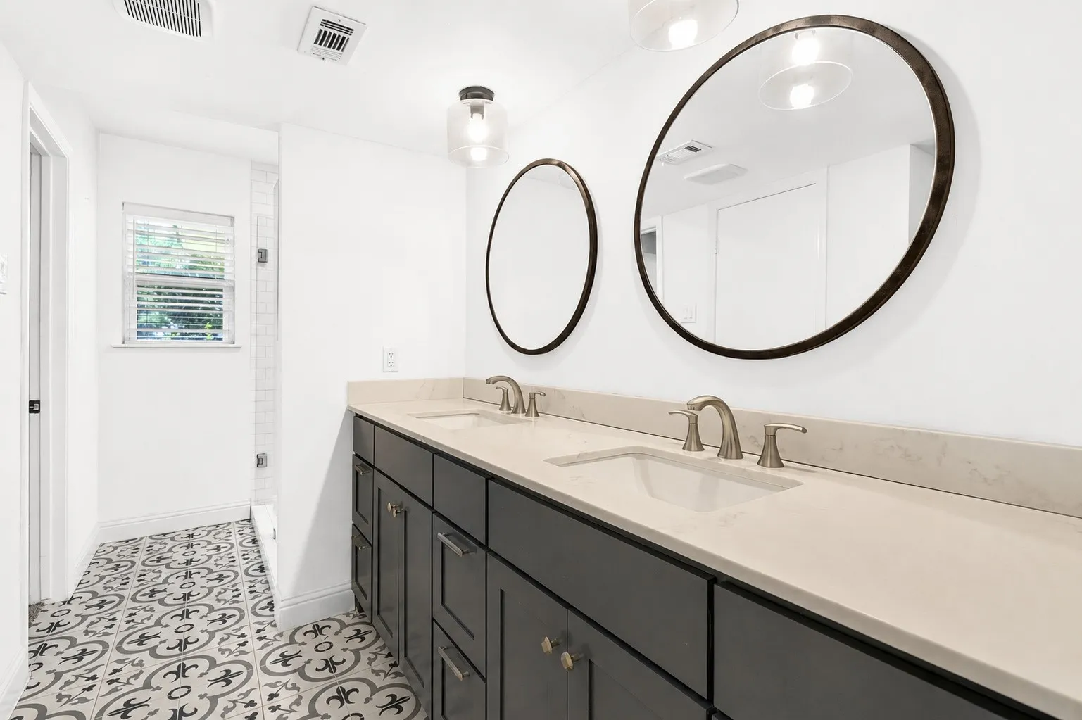 Single Family Residence For Sale in Dallas County , 7029 Spring Valley Road, Dallas, Texas 75254, 5 Bedroom, 4 Bathroom, 2 Garage spaces, 3,479 Sqft, built in 1961, mls#21363027, Real Estate Agent in Dallas, Homes For Sale in Dallas county, Homes For Sale in Dallas, Realtor in Dallas Texas, Real Estate Brokerage Independent Realty Texas, Luminita Cordes Realtor