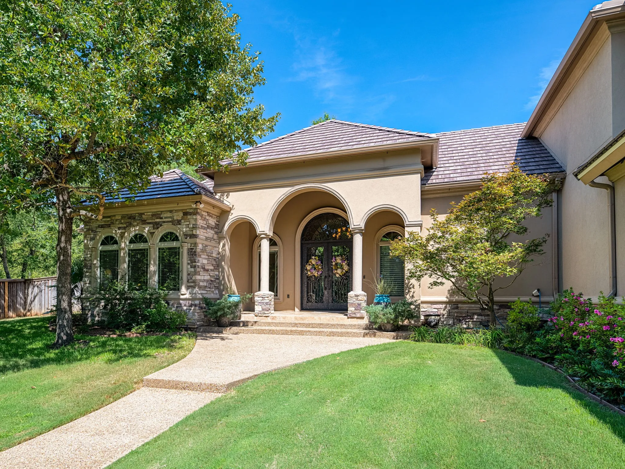 Single Family Residence For Sale in Smith County , 5973 Graemont Boulevard, Tyler, Texas 75703, 4 Bedroom, 4 Bathroom, 3 Garage spaces, 4,521 Sqft, built in 2013, mls#21365380, Real Estate Agent in Tyler, Homes For Sale in Smith county, Homes For Sale in Tyler, Realtor in Tyler Texas, Real Estate Brokerage Independent Realty Texas, Luminita Cordes Realtor