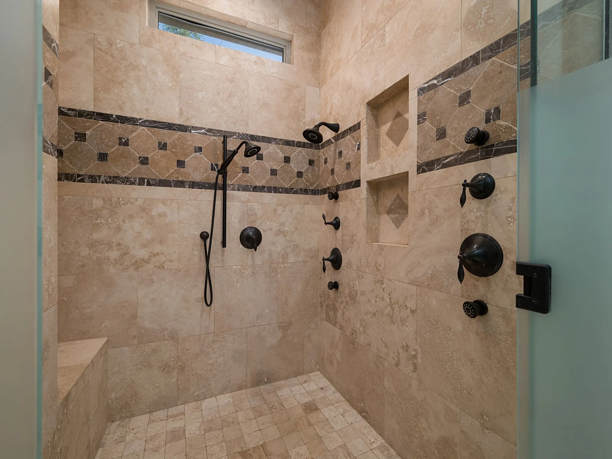 Single Family Residence For Sale in Smith County , 5973 Graemont Boulevard, Tyler, Texas 75703, 4 Bedroom, 4 Bathroom, 3 Garage spaces, 4,521 Sqft, built in 2013, mls#21365380, Real Estate Agent in Tyler, Homes For Sale in Smith county, Homes For Sale in Tyler, Realtor in Tyler Texas, Real Estate Brokerage Independent Realty Texas, Luminita Cordes Realtor