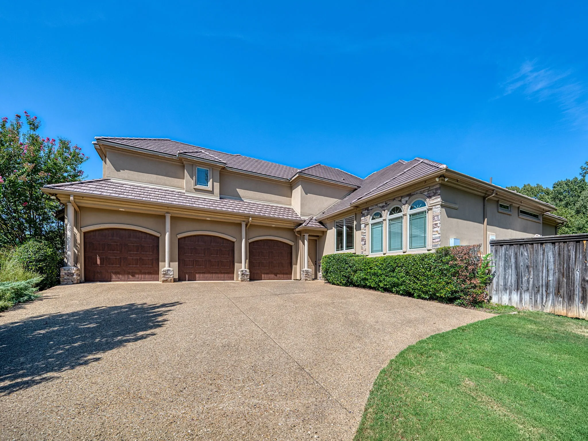 Single Family Residence For Sale in Smith County , 5973 Graemont Boulevard, Tyler, Texas 75703, 4 Bedroom, 4 Bathroom, 3 Garage spaces, 4,521 Sqft, built in 2013, mls#21365380, Real Estate Agent in Tyler, Homes For Sale in Smith county, Homes For Sale in Tyler, Realtor in Tyler Texas, Real Estate Brokerage Independent Realty Texas, Luminita Cordes Realtor