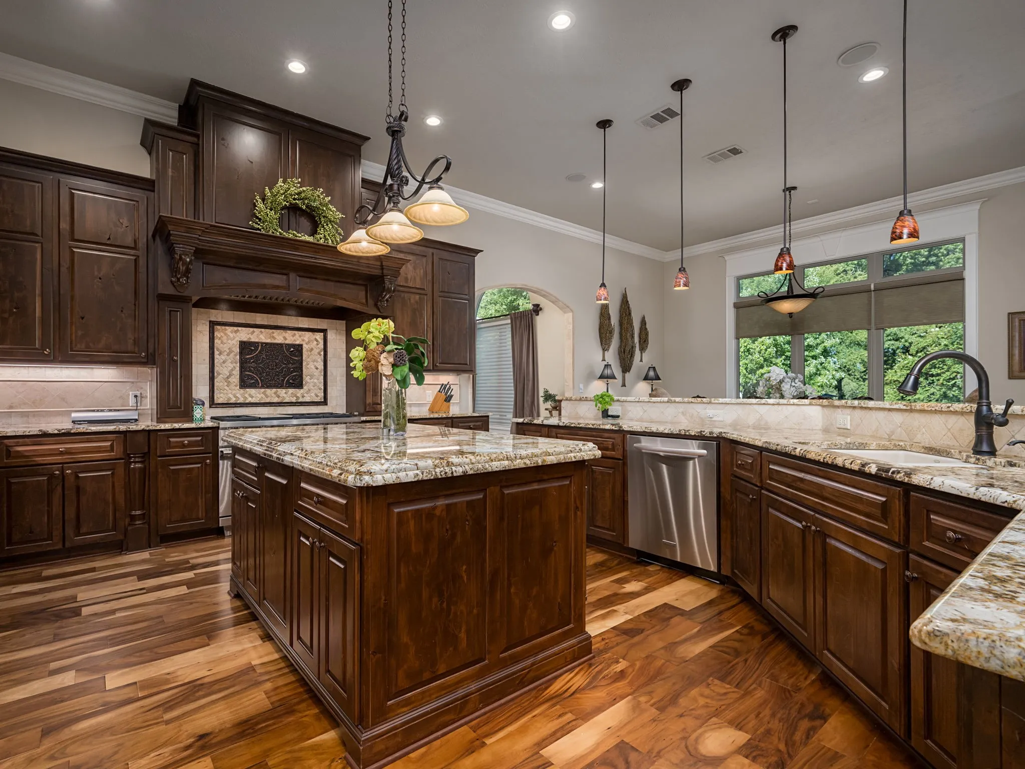 Single Family Residence For Sale in Smith County , 5973 Graemont Boulevard, Tyler, Texas 75703, 4 Bedroom, 4 Bathroom, 3 Garage spaces, 4,521 Sqft, built in 2013, mls#21365380, Real Estate Agent in Tyler, Homes For Sale in Smith county, Homes For Sale in Tyler, Realtor in Tyler Texas, Real Estate Brokerage Independent Realty Texas, Luminita Cordes Realtor