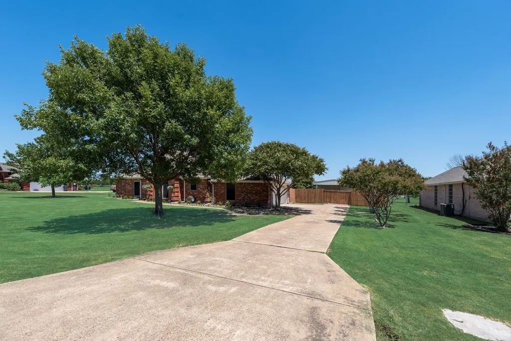 Single Family Residence For Sale in Kaufman County , 12205 Golden Meadow Lane, Forney, Texas 75126, 3 Bedroom, 2 Bathroom, 2 Garage spaces, 1,879 Sqft, built in 1996, mls#21365906, Real Estate Agent in Forney, Homes For Sale in Kaufman county, Homes For Sale in Forney, Realtor in Forney Texas, Real Estate Brokerage Independent Realty Texas, Luminita Cordes Realtor