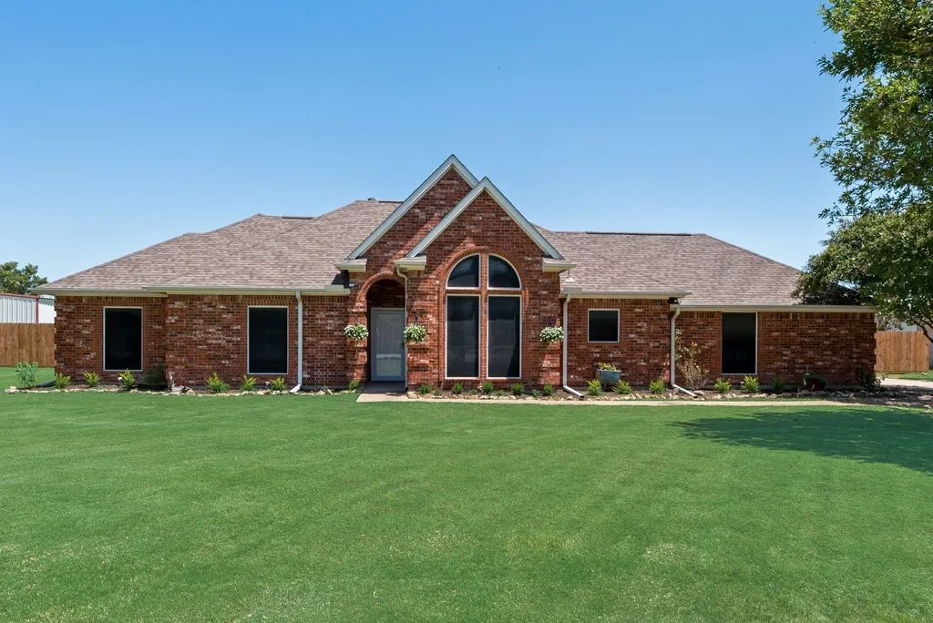 Single Family Residence For Sale in Kaufman County , 12205 Golden Meadow Lane, Forney, Texas 75126, 3 Bedroom, 2 Bathroom, 2 Garage spaces, 1,879 Sqft, built in 1996, mls#21365906, Real Estate Agent in Forney, Homes For Sale in Kaufman county, Homes For Sale in Forney, Realtor in Forney Texas, Real Estate Brokerage Independent Realty Texas, Luminita Cordes Realtor