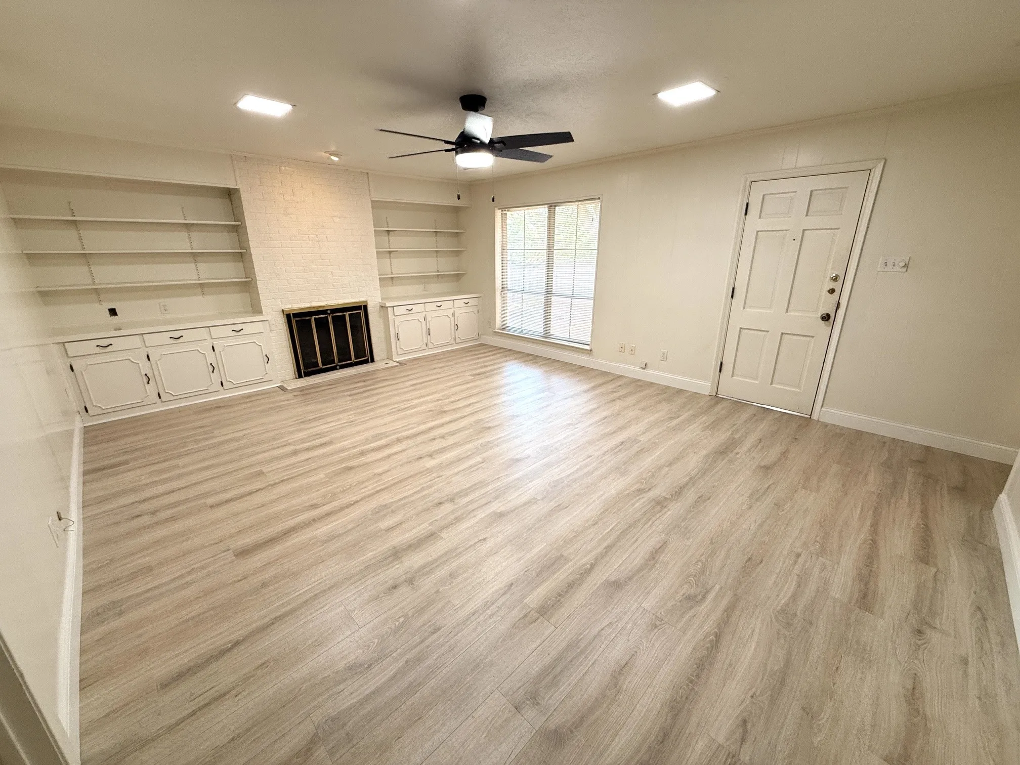 Duplex For Rent in Dallas County , 9139 Villa Park Circle, Dallas, Texas 75225, 3 Bedroom, 2 Bathroom, 2 Garage spaces, 1,688 Sqft, built in 1966, mls#21360823, Real Estate Agent in Dallas, Homes For Rent in Dallas county, Homes For Rent in Dallas, Realtor in Dallas Texas, Real Estate Brokerage Independent Realty Texas, Luminita Cordes Realtor