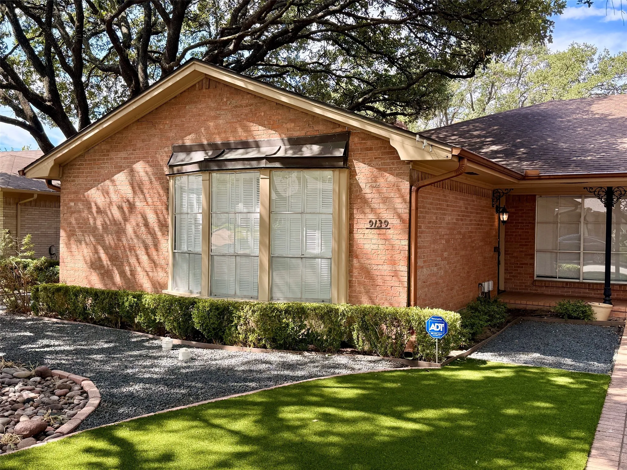 Duplex For Rent in Dallas County , 9139 Villa Park Circle, Dallas, Texas 75225, 3 Bedroom, 2 Bathroom, 2 Garage spaces, 1,688 Sqft, built in 1966, mls#21360823, Real Estate Agent in Dallas, Homes For Rent in Dallas county, Homes For Rent in Dallas, Realtor in Dallas Texas, Real Estate Brokerage Independent Realty Texas, Luminita Cordes Realtor