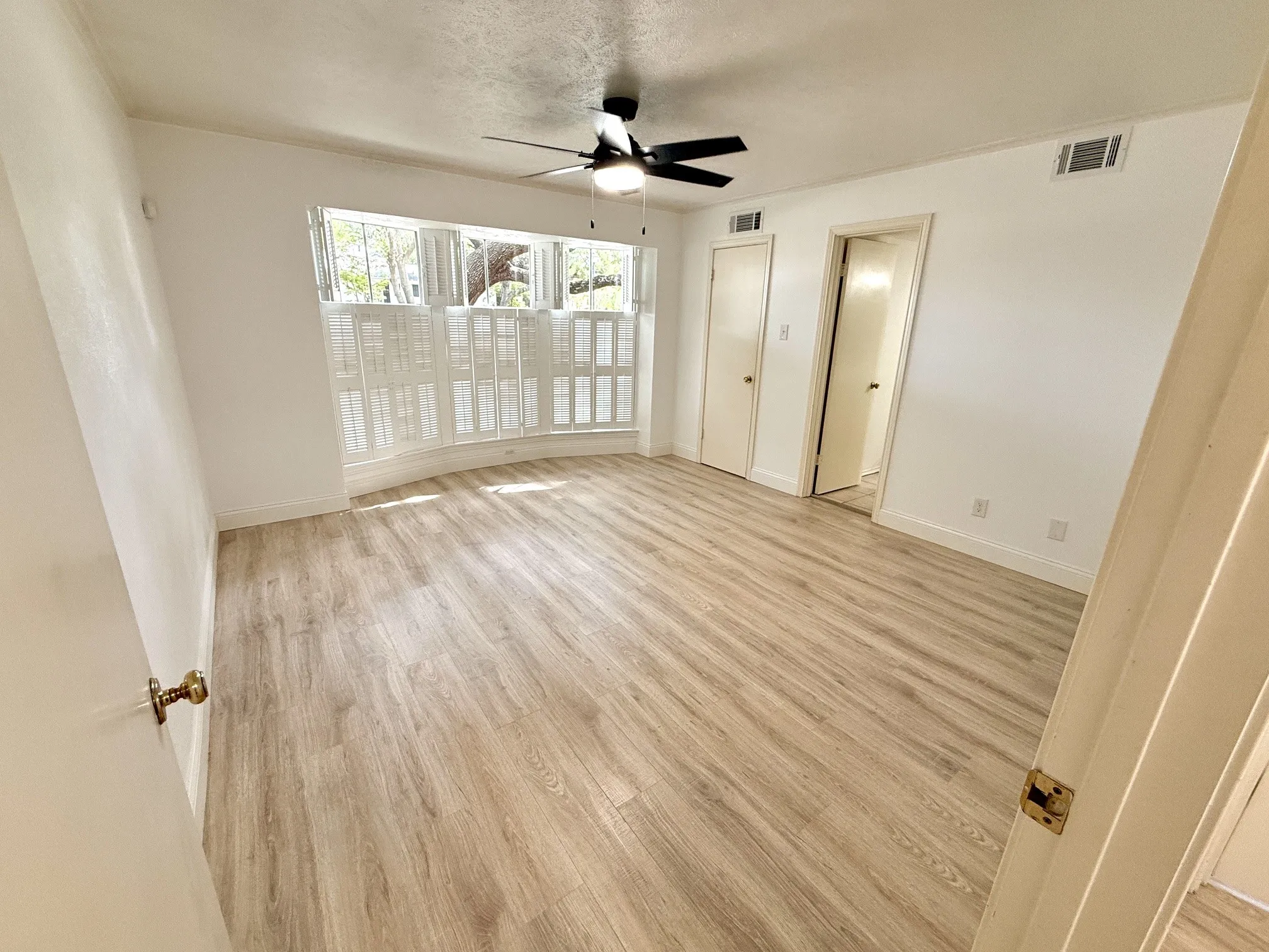 Duplex For Rent in Dallas County , 9139 Villa Park Circle, Dallas, Texas 75225, 3 Bedroom, 2 Bathroom, 2 Garage spaces, 1,688 Sqft, built in 1966, mls#21360823, Real Estate Agent in Dallas, Homes For Rent in Dallas county, Homes For Rent in Dallas, Realtor in Dallas Texas, Real Estate Brokerage Independent Realty Texas, Luminita Cordes Realtor