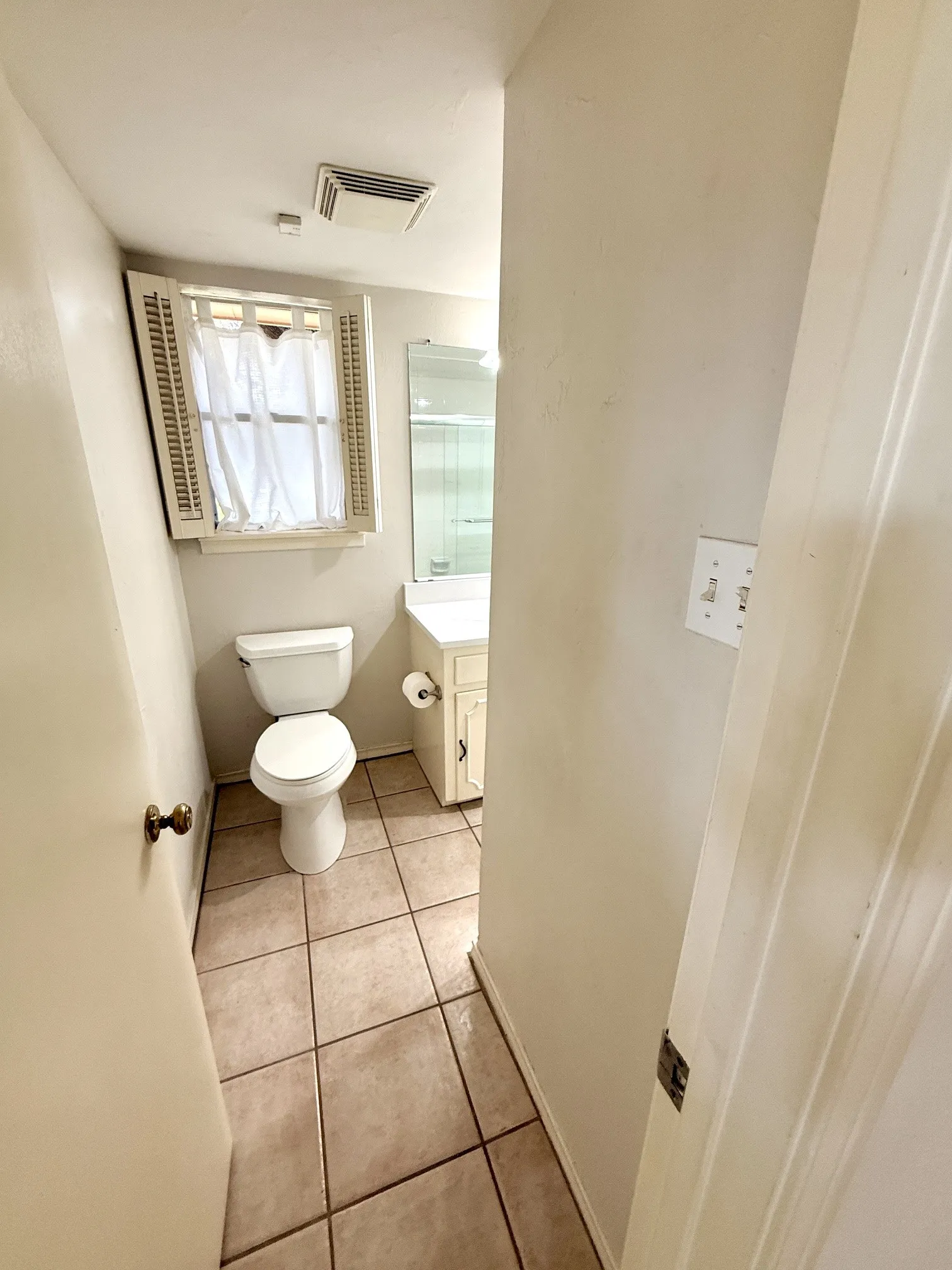 Duplex For Rent in Dallas County , 9139 Villa Park Circle, Dallas, Texas 75225, 3 Bedroom, 2 Bathroom, 2 Garage spaces, 1,688 Sqft, built in 1966, mls#21360823, Real Estate Agent in Dallas, Homes For Rent in Dallas county, Homes For Rent in Dallas, Realtor in Dallas Texas, Real Estate Brokerage Independent Realty Texas, Luminita Cordes Realtor