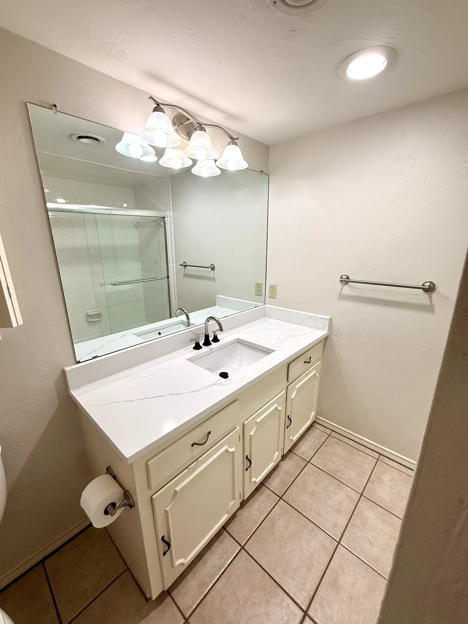 Duplex For Rent in Dallas County , 9139 Villa Park Circle, Dallas, Texas 75225, 3 Bedroom, 2 Bathroom, 2 Garage spaces, 1,688 Sqft, built in 1966, mls#21360823, Real Estate Agent in Dallas, Homes For Rent in Dallas county, Homes For Rent in Dallas, Realtor in Dallas Texas, Real Estate Brokerage Independent Realty Texas, Luminita Cordes Realtor