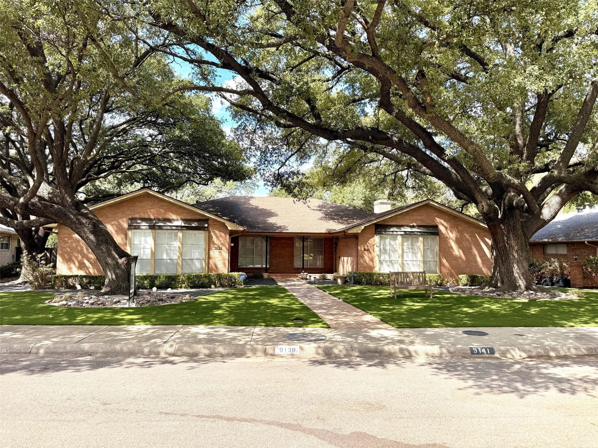 Duplex For Rent in Dallas County , 9139 Villa Park Circle, Dallas, Texas 75225, 3 Bedroom, 2 Bathroom, 2 Garage spaces, 1,688 Sqft, built in 1966, mls#21360823, Real Estate Agent in Dallas, Homes For Rent in Dallas county, Homes For Rent in Dallas, Realtor in Dallas Texas, Real Estate Brokerage Independent Realty Texas, Luminita Cordes Realtor