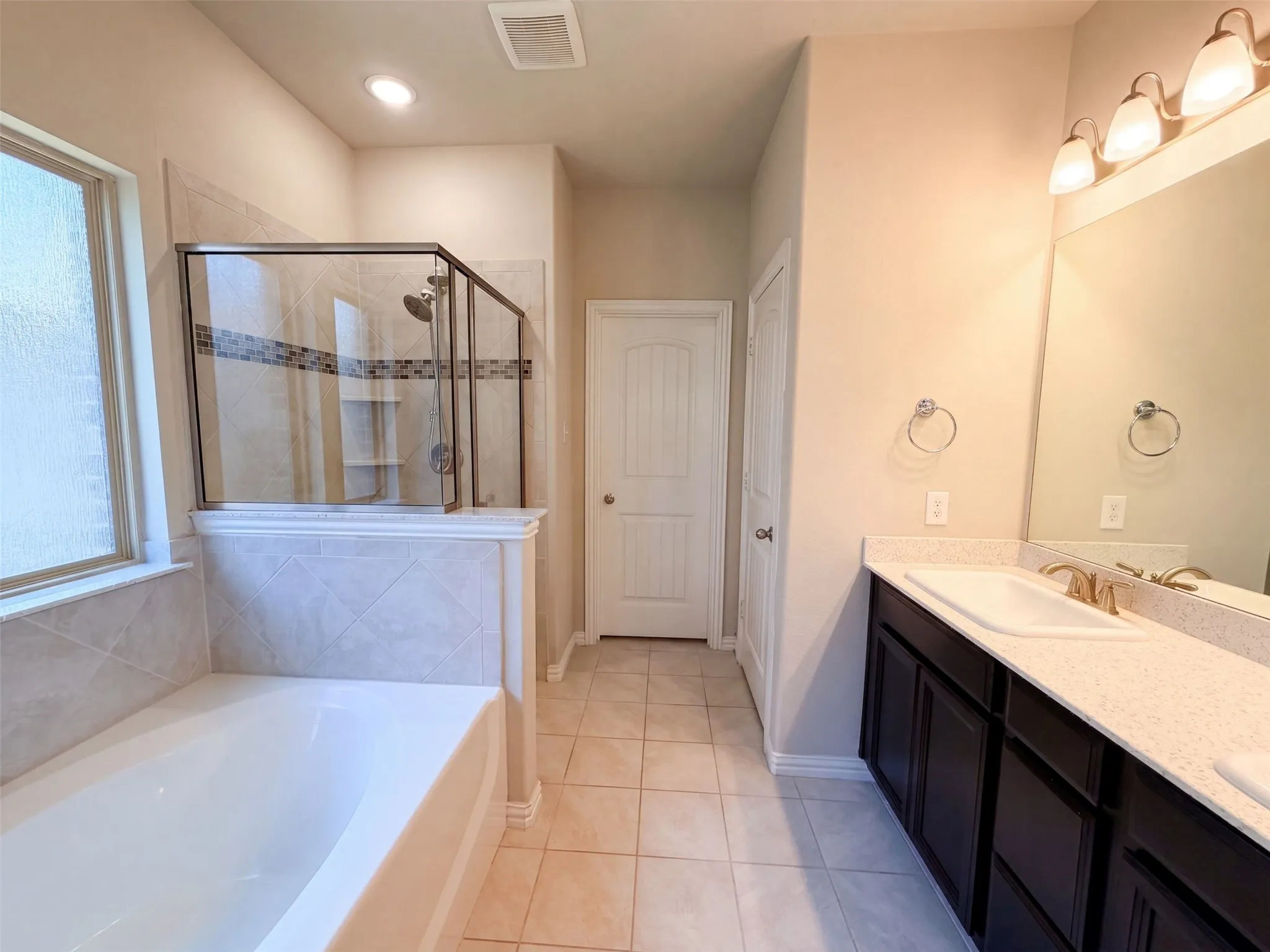 Single Family Residence For Sale in Kaufman County , 2054 Avondown Road, Forney, Texas 75126, 3 Bedroom, 3 Bathroom, 2 Garage spaces, 2,730 Sqft, built in 2018, mls#21366025, Real Estate Agent in Forney, Homes For Sale in Kaufman county, Homes For Sale in Forney, Realtor in Forney Texas, Real Estate Brokerage Independent Realty Texas, Luminita Cordes Realtor