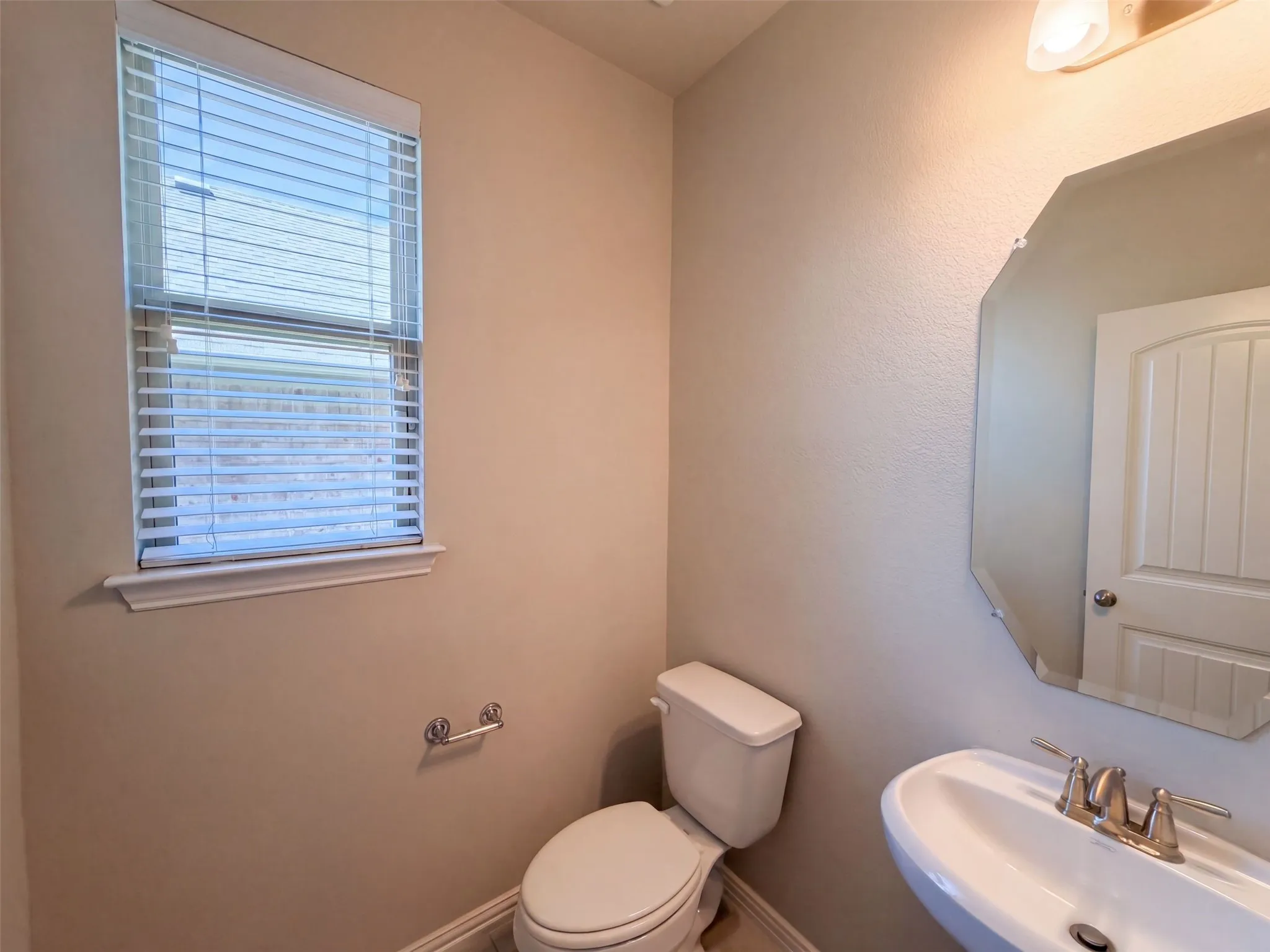 Single Family Residence For Sale in Kaufman County , 2054 Avondown Road, Forney, Texas 75126, 3 Bedroom, 3 Bathroom, 2 Garage spaces, 2,730 Sqft, built in 2018, mls#21366025, Real Estate Agent in Forney, Homes For Sale in Kaufman county, Homes For Sale in Forney, Realtor in Forney Texas, Real Estate Brokerage Independent Realty Texas, Luminita Cordes Realtor