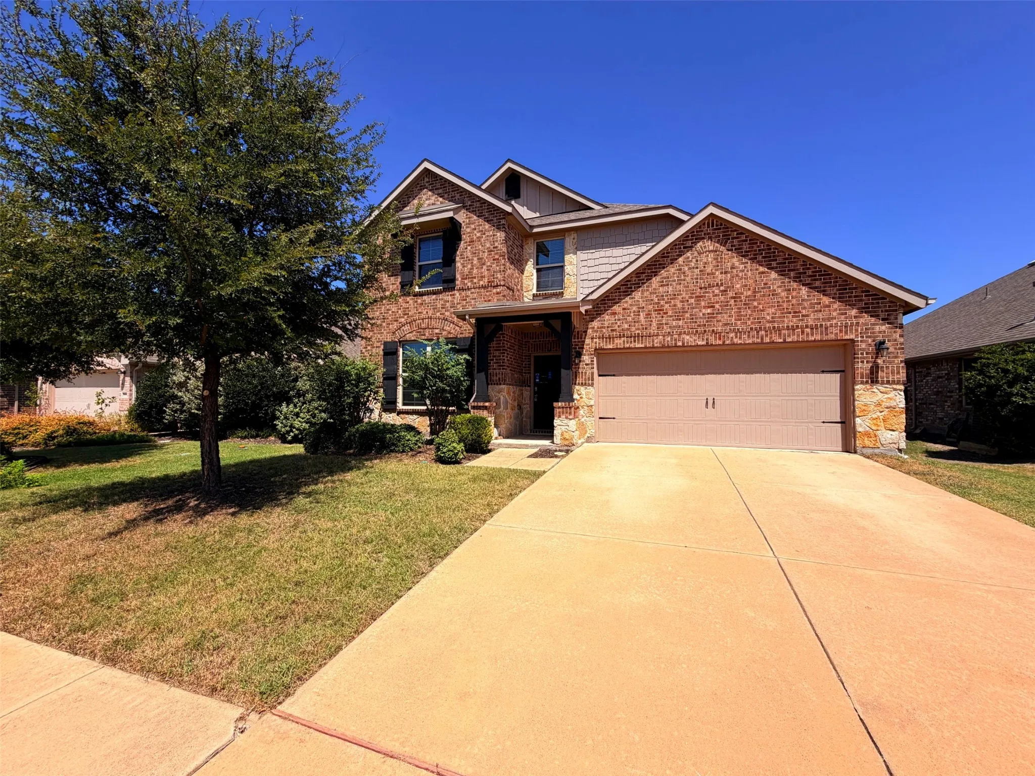 Single Family Residence For Sale in Kaufman County , 2054 Avondown Road, Forney, Texas 75126, 3 Bedroom, 3 Bathroom, 2 Garage spaces, 2,730 Sqft, built in 2018, mls#21366025, Real Estate Agent in Forney, Homes For Sale in Kaufman county, Homes For Sale in Forney, Realtor in Forney Texas, Real Estate Brokerage Independent Realty Texas, Luminita Cordes Realtor