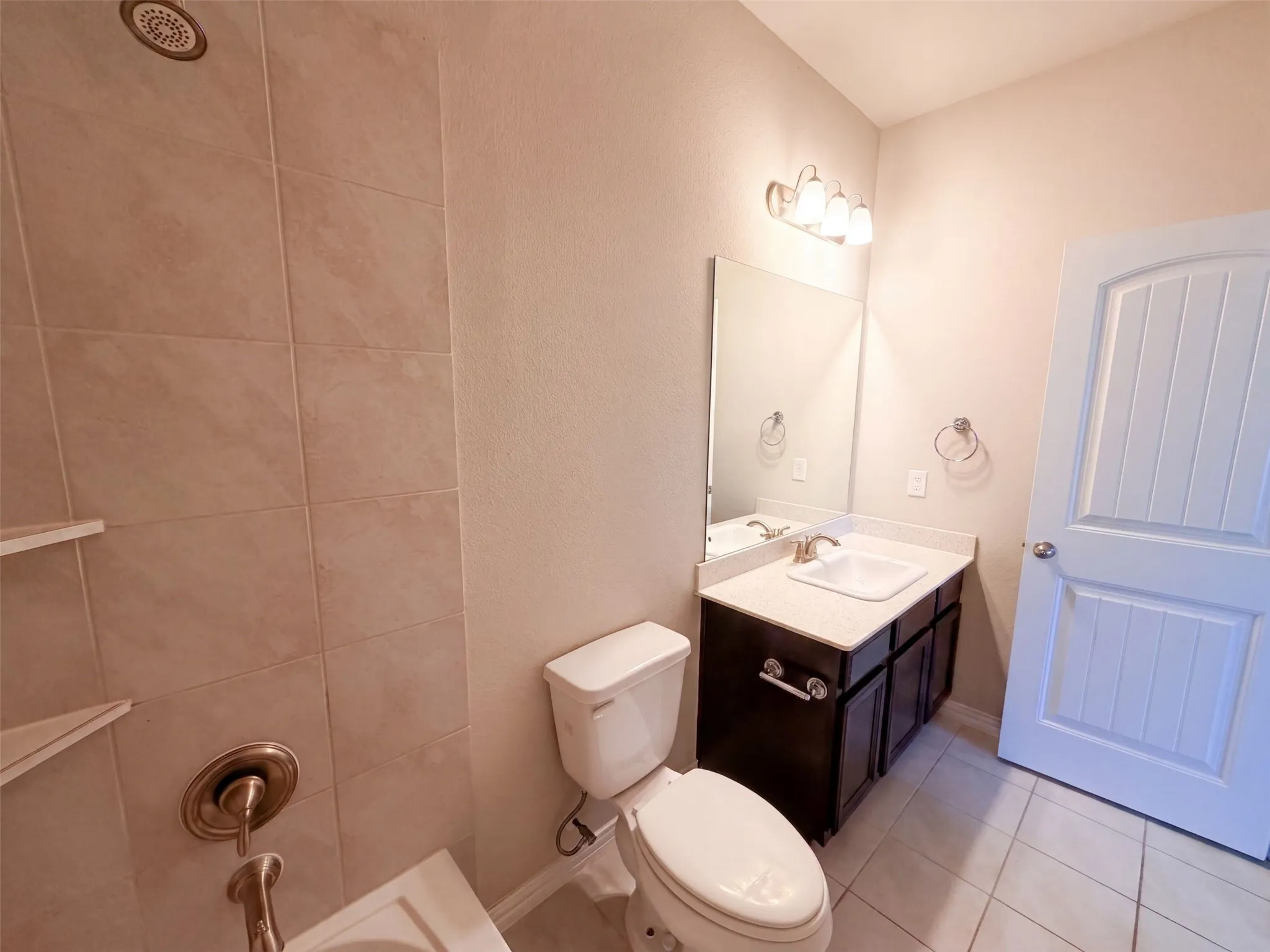 Single Family Residence For Sale in Kaufman County , 2054 Avondown Road, Forney, Texas 75126, 3 Bedroom, 3 Bathroom, 2 Garage spaces, 2,730 Sqft, built in 2018, mls#21366025, Real Estate Agent in Forney, Homes For Sale in Kaufman county, Homes For Sale in Forney, Realtor in Forney Texas, Real Estate Brokerage Independent Realty Texas, Luminita Cordes Realtor