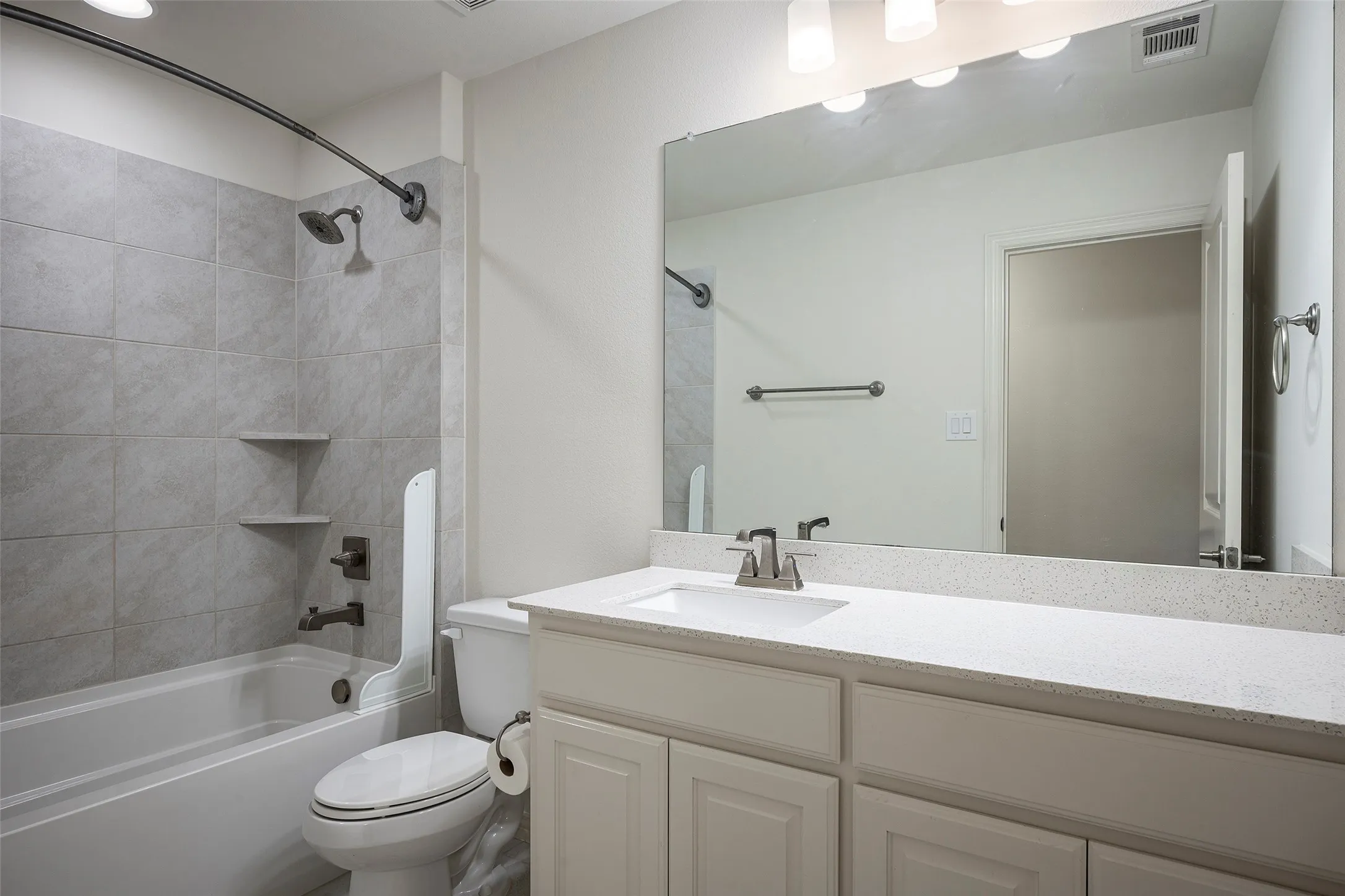 Single Family Residence For Rent in Collin County , 7104 Chief Spotted Tail Drive, Mc Kinney, Texas 75070, 3 Bedroom, 3 Bathroom, 2 Garage spaces, 2,101 Sqft, built in 2018, mls#21365865, Real Estate Agent in Mc Kinney, Homes For Rent in Collin county, Homes For Rent in Mc Kinney, Realtor in Mc Kinney Texas, Real Estate Brokerage Independent Realty Texas, Luminita Cordes Realtor