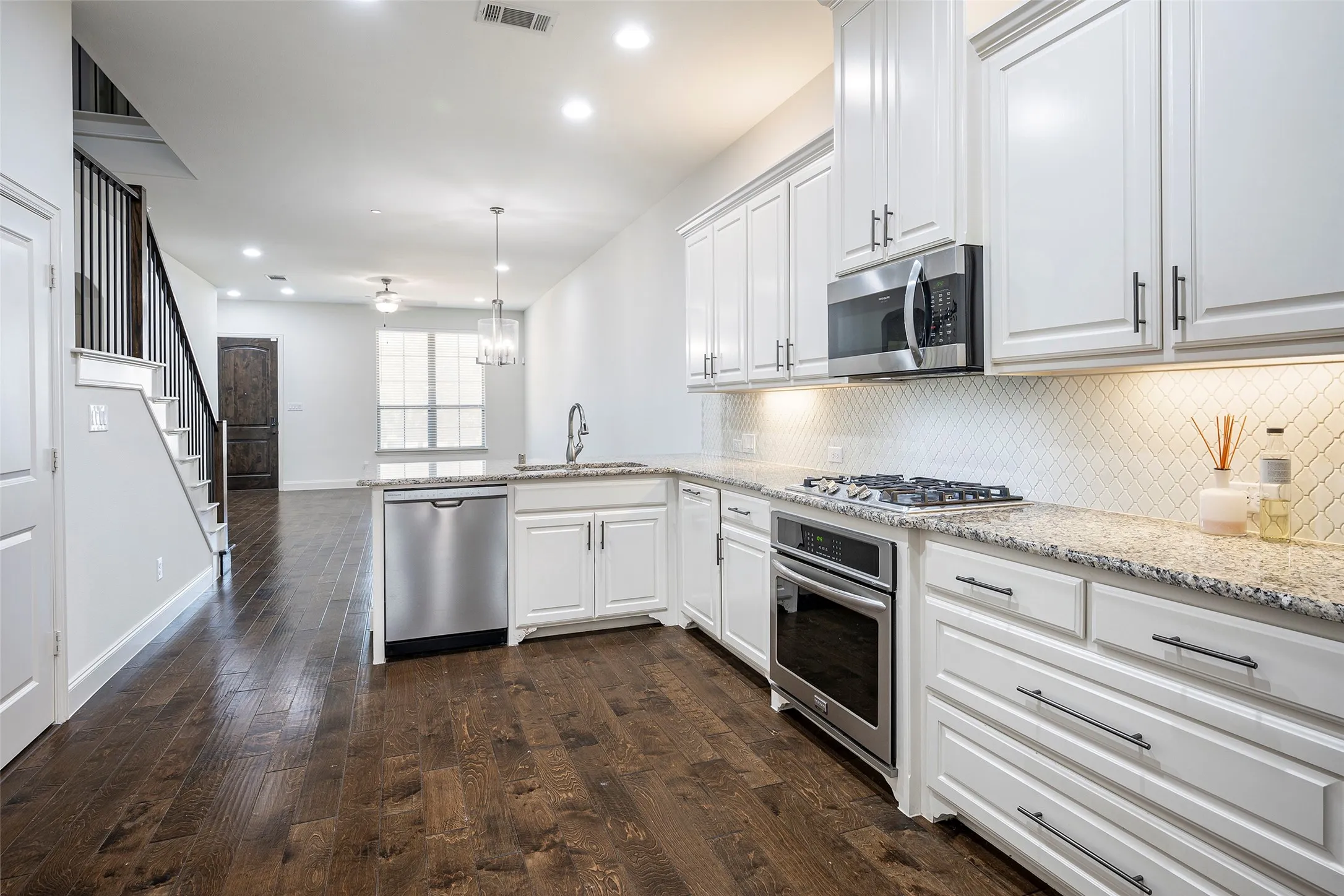 Single Family Residence For Rent in Collin County , 7104 Chief Spotted Tail Drive, Mc Kinney, Texas 75070, 3 Bedroom, 3 Bathroom, 2 Garage spaces, 2,101 Sqft, built in 2018, mls#21365865, Real Estate Agent in Mc Kinney, Homes For Rent in Collin county, Homes For Rent in Mc Kinney, Realtor in Mc Kinney Texas, Real Estate Brokerage Independent Realty Texas, Luminita Cordes Realtor