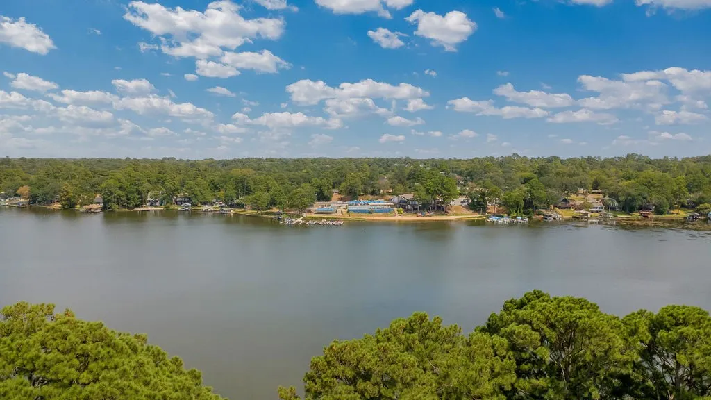 Single Family Residence For Sale in Smith County , 1332 Hideaway Lane West, Hideaway, Texas 75771, 2 Bedroom, 2 Bathroom, Garage spaces, 1,432 Sqft, built in 1976, mls#21366029, Real Estate Agent in Hideaway, Homes For Sale in Smith county, Homes For Sale in Hideaway, Realtor in Hideaway Texas, Real Estate Brokerage Independent Realty Texas, Luminita Cordes Realtor