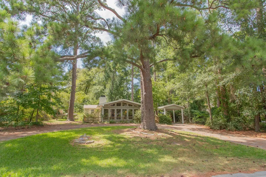 Single Family Residence For Sale in Smith County , 1332 Hideaway Lane West, Hideaway, Texas 75771, 2 Bedroom, 2 Bathroom, Garage spaces, 1,432 Sqft, built in 1976, mls#21366029, Real Estate Agent in Hideaway, Homes For Sale in Smith county, Homes For Sale in Hideaway, Realtor in Hideaway Texas, Real Estate Brokerage Independent Realty Texas, Luminita Cordes Realtor