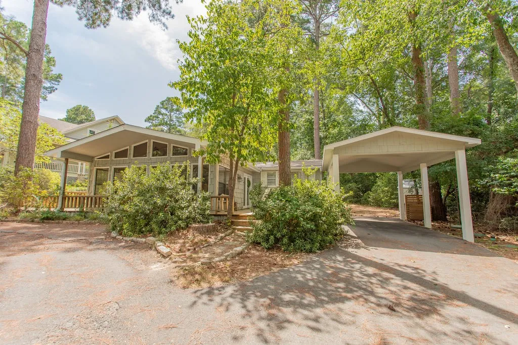 Single Family Residence For Sale in Smith County , 1332 Hideaway Lane West, Hideaway, Texas 75771, 2 Bedroom, 2 Bathroom, Garage spaces, 1,432 Sqft, built in 1976, mls#21366029, Real Estate Agent in Hideaway, Homes For Sale in Smith county, Homes For Sale in Hideaway, Realtor in Hideaway Texas, Real Estate Brokerage Independent Realty Texas, Luminita Cordes Realtor