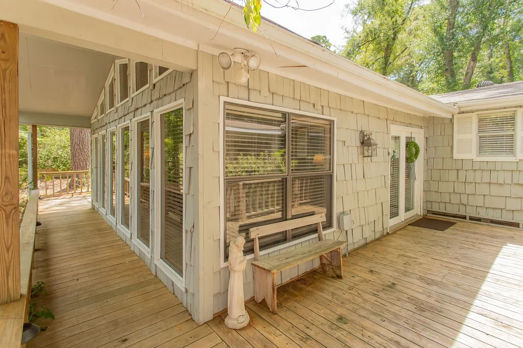 Single Family Residence For Sale in Smith County , 1332 Hideaway Lane West, Hideaway, Texas 75771, 2 Bedroom, 2 Bathroom, Garage spaces, 1,432 Sqft, built in 1976, mls#21366029, Real Estate Agent in Hideaway, Homes For Sale in Smith county, Homes For Sale in Hideaway, Realtor in Hideaway Texas, Real Estate Brokerage Independent Realty Texas, Luminita Cordes Realtor