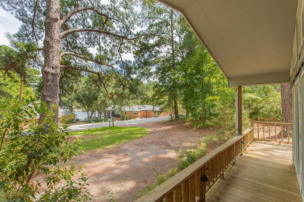Single Family Residence For Sale in Smith County , 1332 Hideaway Lane West, Hideaway, Texas 75771, 2 Bedroom, 2 Bathroom, Garage spaces, 1,432 Sqft, built in 1976, mls#21366029, Real Estate Agent in Hideaway, Homes For Sale in Smith county, Homes For Sale in Hideaway, Realtor in Hideaway Texas, Real Estate Brokerage Independent Realty Texas, Luminita Cordes Realtor