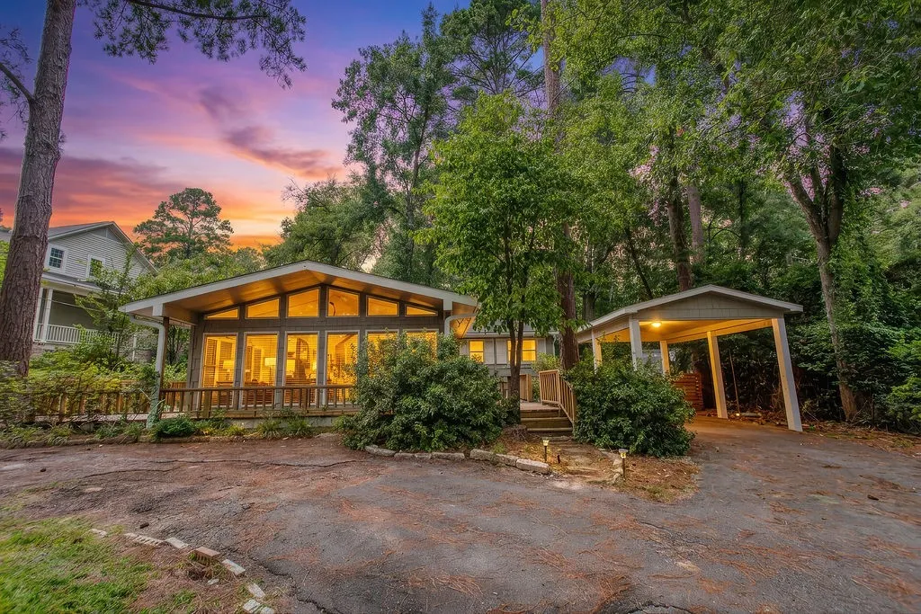 Single Family Residence For Sale in Smith County , 1332 Hideaway Lane West, Hideaway, Texas 75771, 2 Bedroom, 2 Bathroom, Garage spaces, 1,432 Sqft, built in 1976, mls#21366029, Real Estate Agent in Hideaway, Homes For Sale in Smith county, Homes For Sale in Hideaway, Realtor in Hideaway Texas, Real Estate Brokerage Independent Realty Texas, Luminita Cordes Realtor