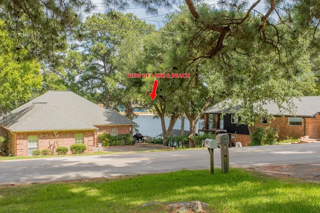 Single Family Residence For Sale in Smith County , 1332 Hideaway Lane West, Hideaway, Texas 75771, 2 Bedroom, 2 Bathroom, Garage spaces, 1,432 Sqft, built in 1976, mls#21366029, Real Estate Agent in Hideaway, Homes For Sale in Smith county, Homes For Sale in Hideaway, Realtor in Hideaway Texas, Real Estate Brokerage Independent Realty Texas, Luminita Cordes Realtor