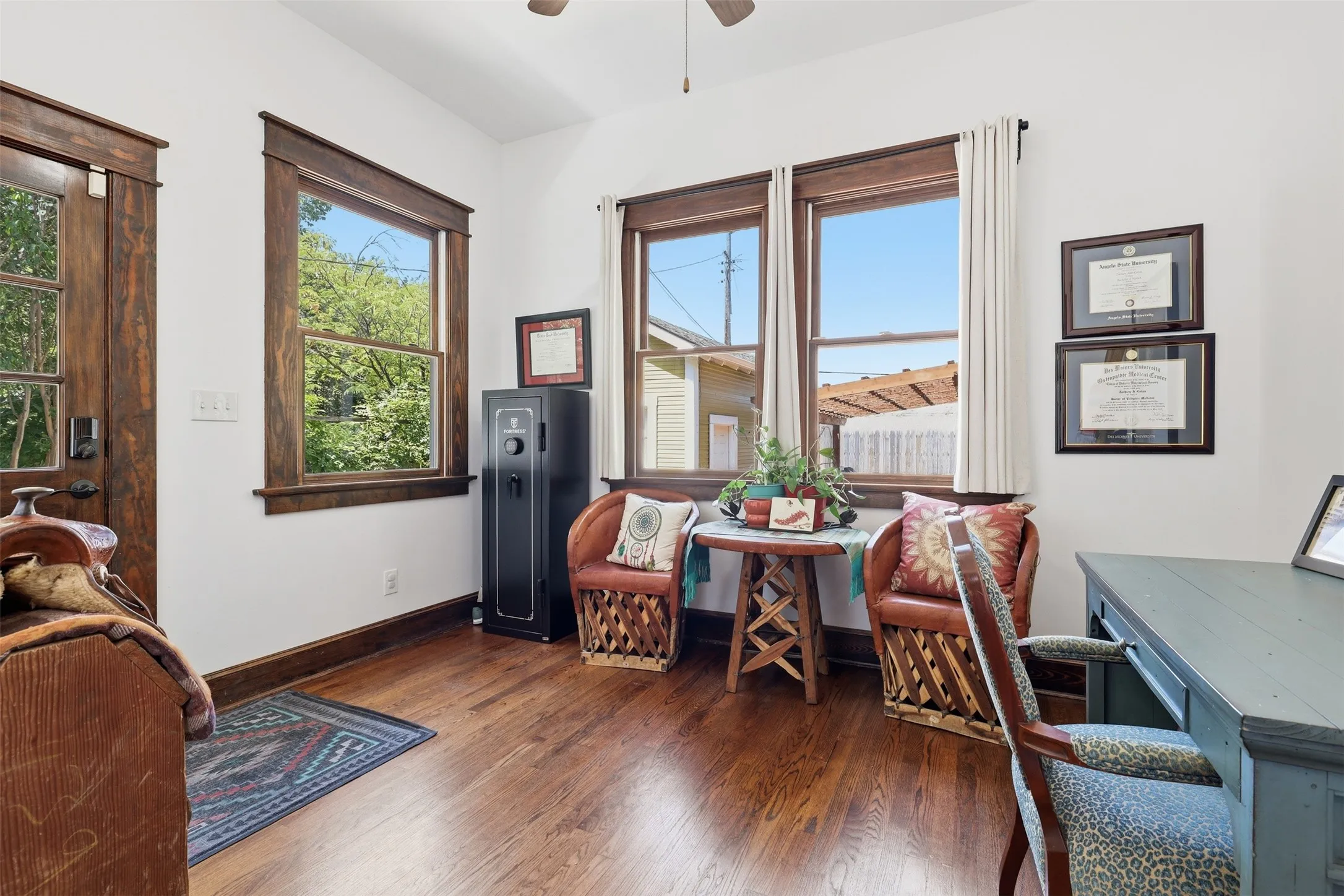 Single Family Residence For Sale in Tarrant County , 2114 Hurley Avenue, Fort Worth, Texas 76110, 3 Bedroom, 2 Bathroom, 1 Garage spaces, 1,776 Sqft, built in 2011, mls#21366033, Real Estate Agent in Fort Worth, Homes For Sale in Tarrant county, Homes For Sale in Fort Worth, Realtor in Fort Worth Texas, Real Estate Brokerage Independent Realty Texas, Luminita Cordes Realtor