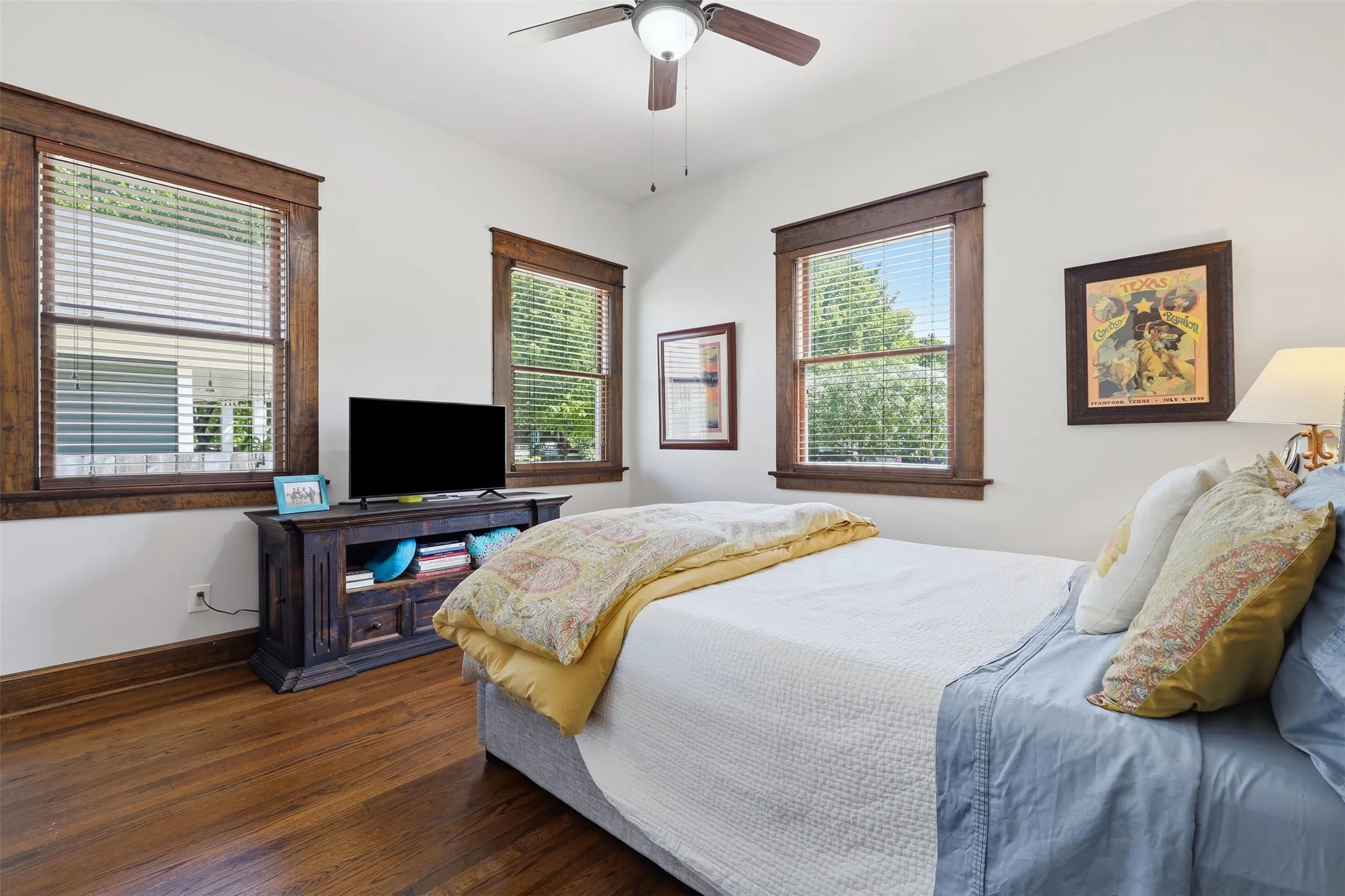 Single Family Residence For Sale in Tarrant County , 2114 Hurley Avenue, Fort Worth, Texas 76110, 3 Bedroom, 2 Bathroom, 1 Garage spaces, 1,776 Sqft, built in 2011, mls#21366033, Real Estate Agent in Fort Worth, Homes For Sale in Tarrant county, Homes For Sale in Fort Worth, Realtor in Fort Worth Texas, Real Estate Brokerage Independent Realty Texas, Luminita Cordes Realtor