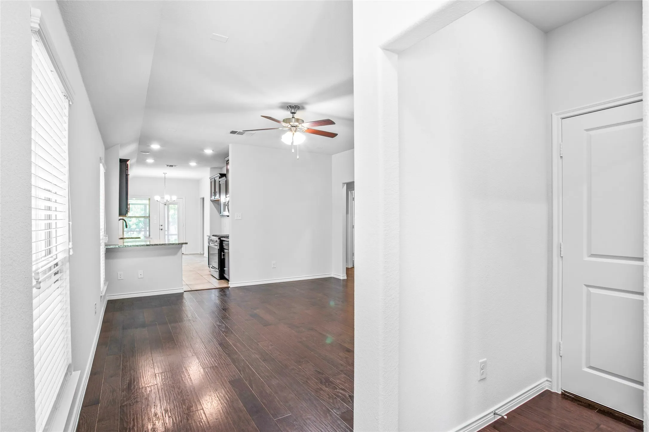 Single Family Residence For Rent in Collin County , 10120 Houston Way, Mc Kinney, Texas 75071, 3 Bedroom, 2 Bathroom, 2 Garage spaces, 1,418 Sqft, built in 2018, mls#21366018, Real Estate Agent in Mc Kinney, Homes For Rent in Collin county, Homes For Rent in Mc Kinney, Realtor in Mc Kinney Texas, Real Estate Brokerage Independent Realty Texas, Luminita Cordes Realtor