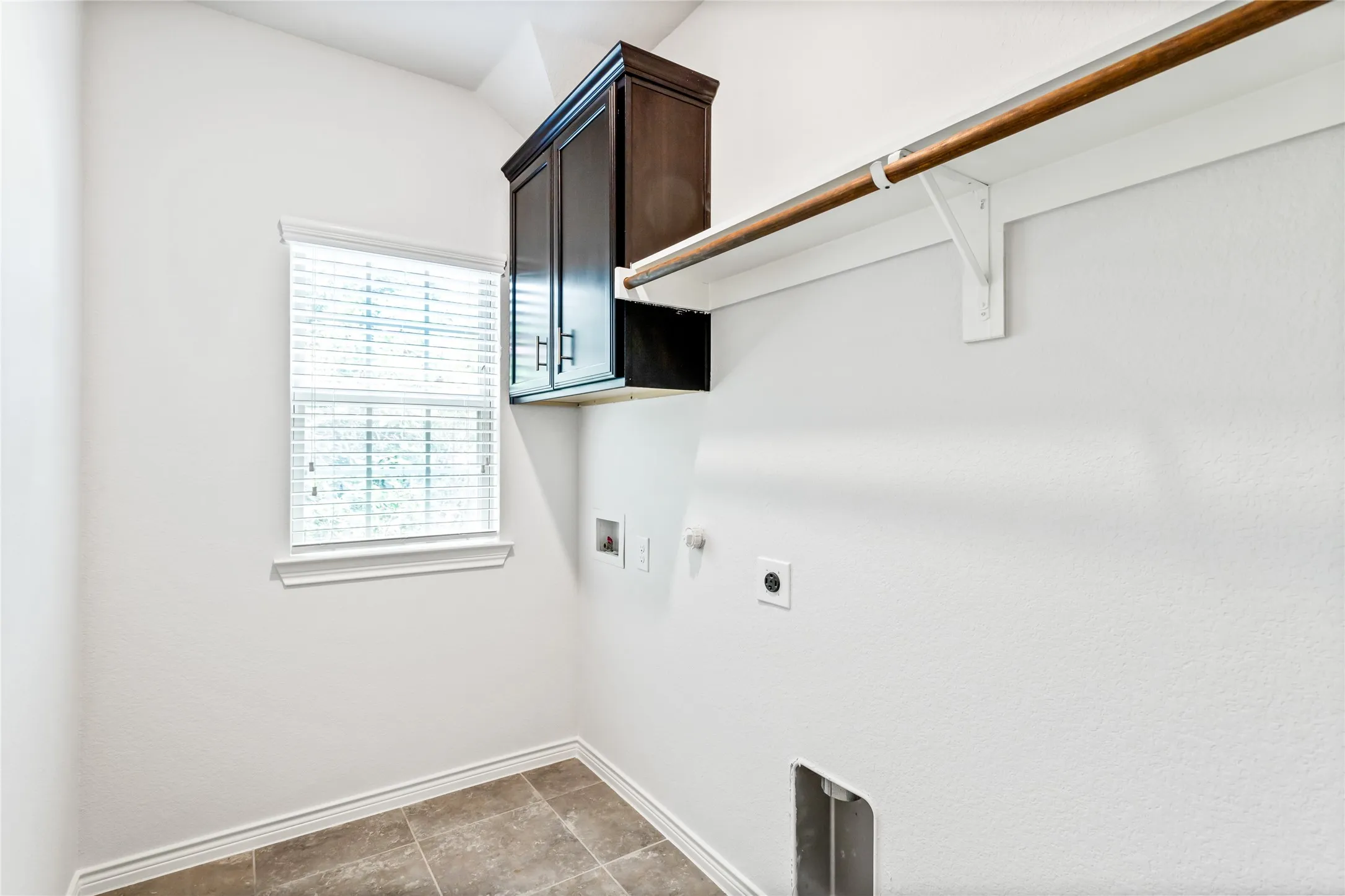 Single Family Residence For Rent in Collin County , 10120 Houston Way, Mc Kinney, Texas 75071, 3 Bedroom, 2 Bathroom, 2 Garage spaces, 1,418 Sqft, built in 2018, mls#21366018, Real Estate Agent in Mc Kinney, Homes For Rent in Collin county, Homes For Rent in Mc Kinney, Realtor in Mc Kinney Texas, Real Estate Brokerage Independent Realty Texas, Luminita Cordes Realtor