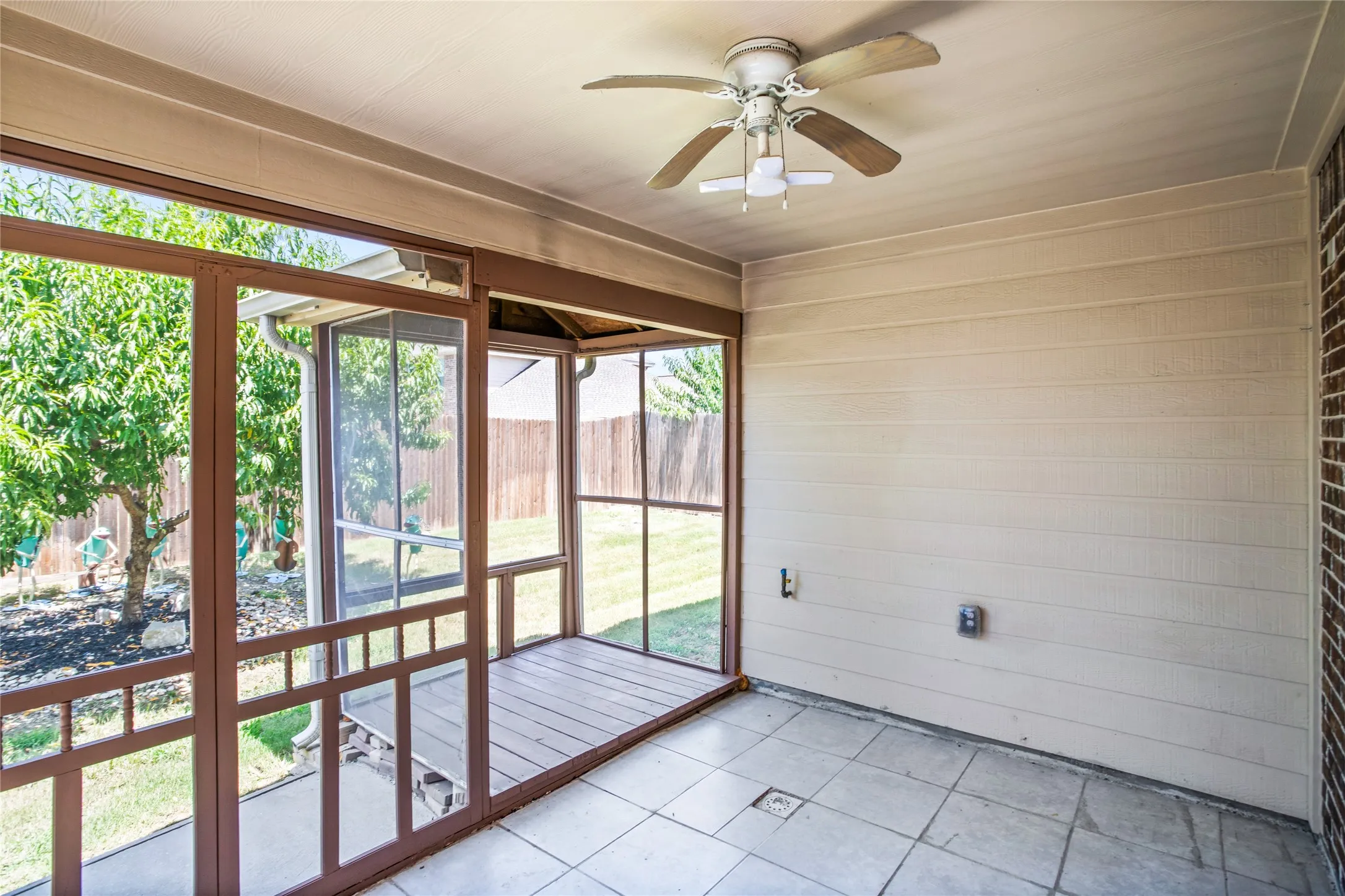 Single Family Residence For Rent in Collin County , 10120 Houston Way, Mc Kinney, Texas 75071, 3 Bedroom, 2 Bathroom, 2 Garage spaces, 1,418 Sqft, built in 2018, mls#21366018, Real Estate Agent in Mc Kinney, Homes For Rent in Collin county, Homes For Rent in Mc Kinney, Realtor in Mc Kinney Texas, Real Estate Brokerage Independent Realty Texas, Luminita Cordes Realtor