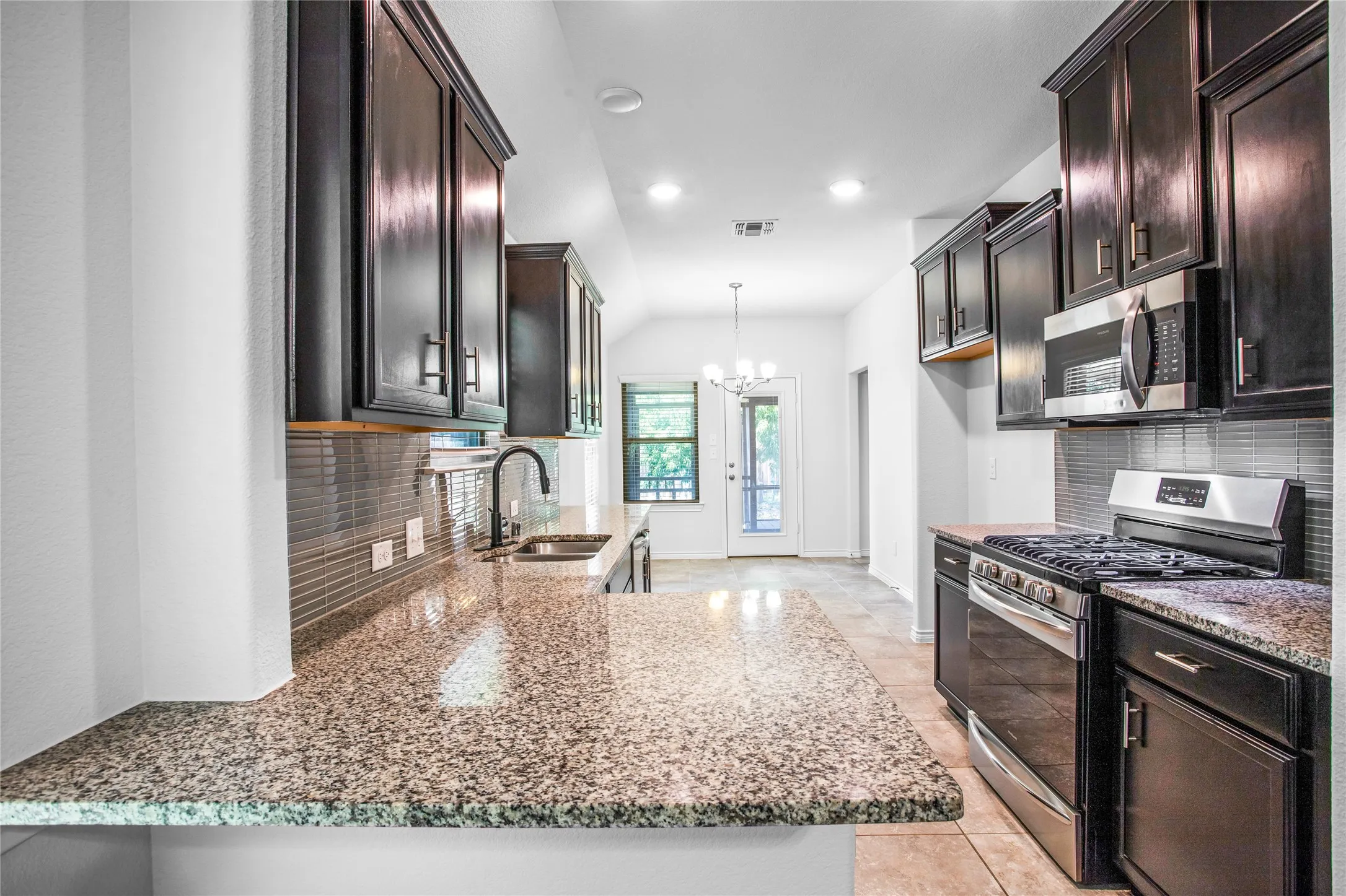 Single Family Residence For Rent in Collin County , 10120 Houston Way, Mc Kinney, Texas 75071, 3 Bedroom, 2 Bathroom, 2 Garage spaces, 1,418 Sqft, built in 2018, mls#21366018, Real Estate Agent in Mc Kinney, Homes For Rent in Collin county, Homes For Rent in Mc Kinney, Realtor in Mc Kinney Texas, Real Estate Brokerage Independent Realty Texas, Luminita Cordes Realtor