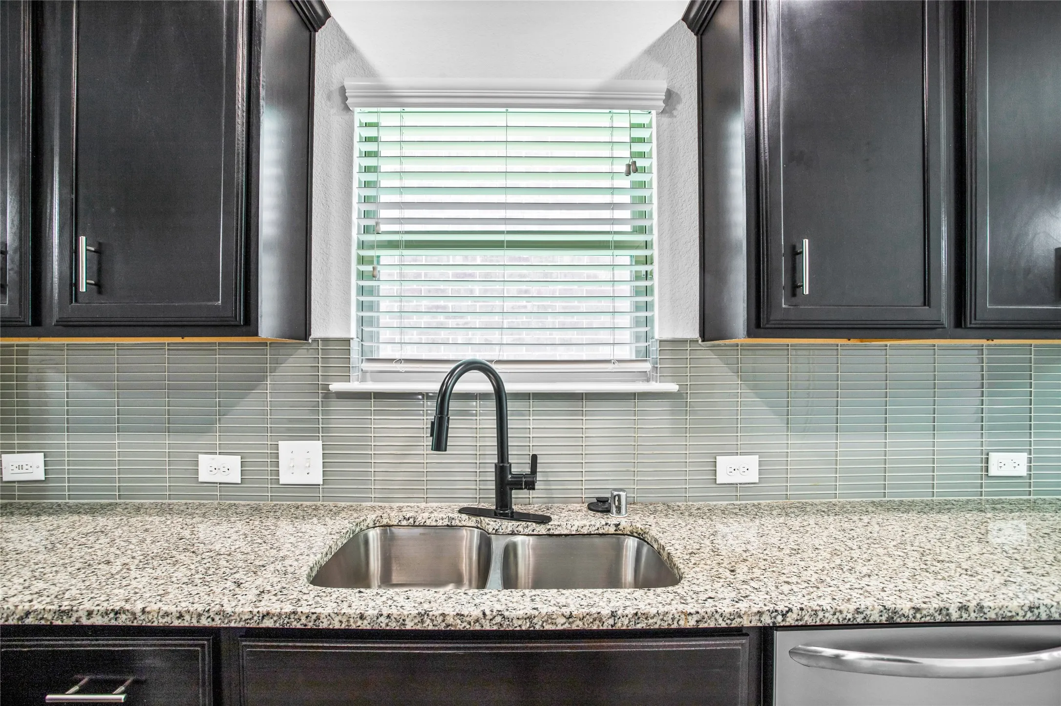 Single Family Residence For Rent in Collin County , 10120 Houston Way, Mc Kinney, Texas 75071, 3 Bedroom, 2 Bathroom, 2 Garage spaces, 1,418 Sqft, built in 2018, mls#21366018, Real Estate Agent in Mc Kinney, Homes For Rent in Collin county, Homes For Rent in Mc Kinney, Realtor in Mc Kinney Texas, Real Estate Brokerage Independent Realty Texas, Luminita Cordes Realtor