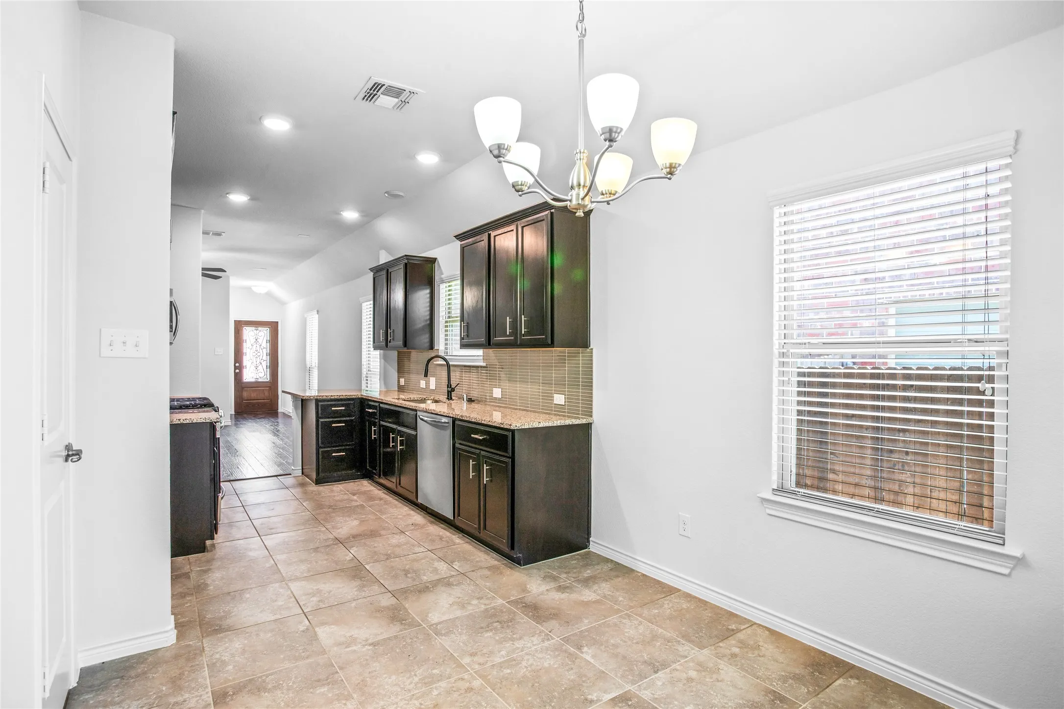 Single Family Residence For Rent in Collin County , 10120 Houston Way, Mc Kinney, Texas 75071, 3 Bedroom, 2 Bathroom, 2 Garage spaces, 1,418 Sqft, built in 2018, mls#21366018, Real Estate Agent in Mc Kinney, Homes For Rent in Collin county, Homes For Rent in Mc Kinney, Realtor in Mc Kinney Texas, Real Estate Brokerage Independent Realty Texas, Luminita Cordes Realtor