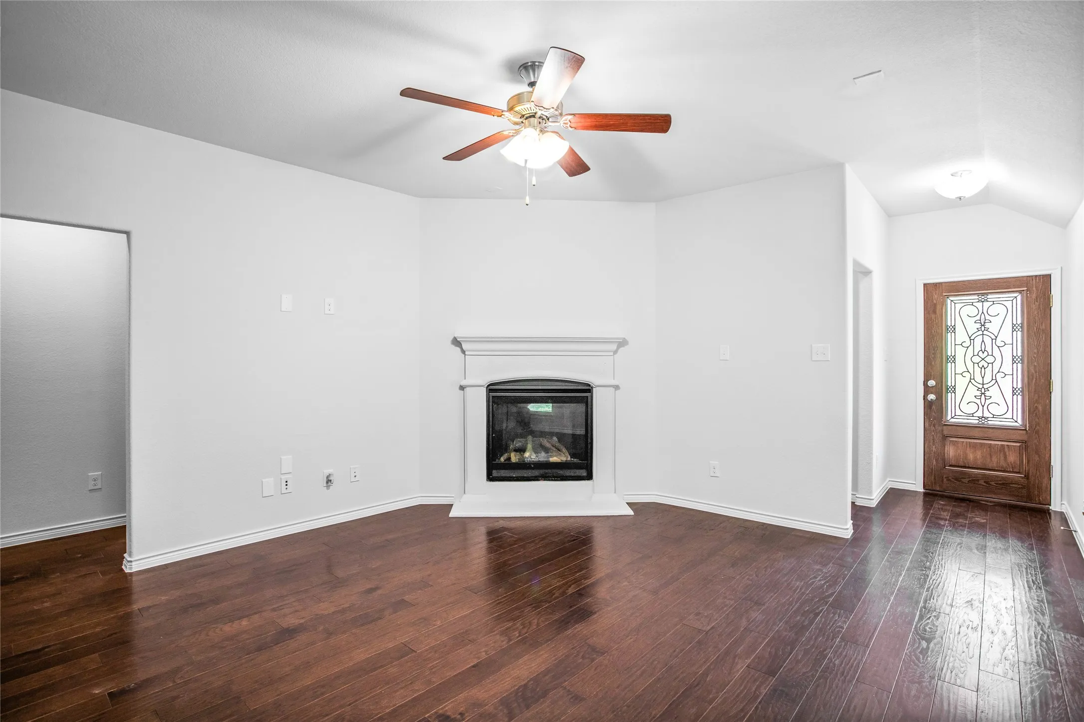 Single Family Residence For Rent in Collin County , 10120 Houston Way, Mc Kinney, Texas 75071, 3 Bedroom, 2 Bathroom, 2 Garage spaces, 1,418 Sqft, built in 2018, mls#21366018, Real Estate Agent in Mc Kinney, Homes For Rent in Collin county, Homes For Rent in Mc Kinney, Realtor in Mc Kinney Texas, Real Estate Brokerage Independent Realty Texas, Luminita Cordes Realtor