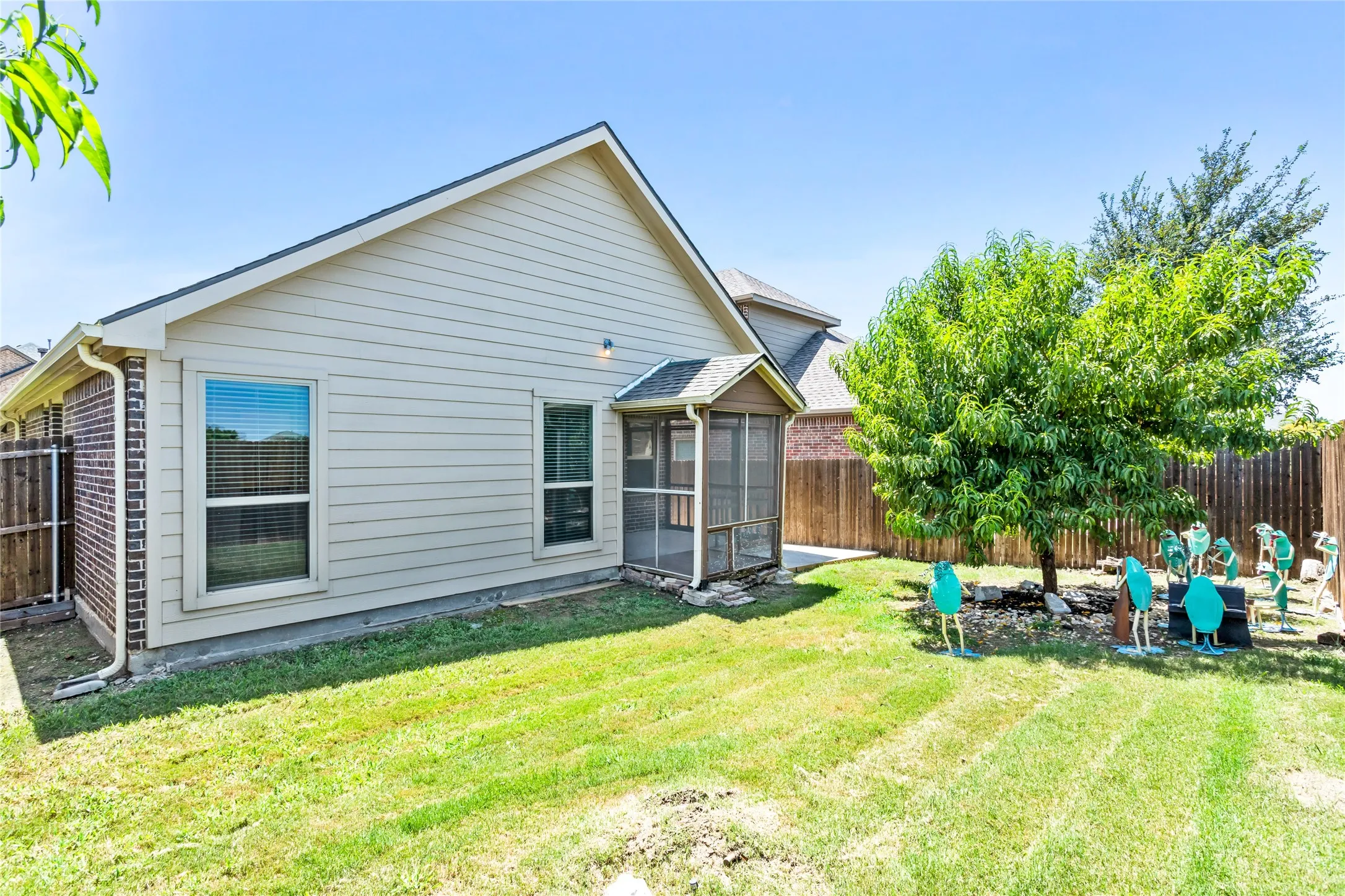 Single Family Residence For Rent in Collin County , 10120 Houston Way, Mc Kinney, Texas 75071, 3 Bedroom, 2 Bathroom, 2 Garage spaces, 1,418 Sqft, built in 2018, mls#21366018, Real Estate Agent in Mc Kinney, Homes For Rent in Collin county, Homes For Rent in Mc Kinney, Realtor in Mc Kinney Texas, Real Estate Brokerage Independent Realty Texas, Luminita Cordes Realtor