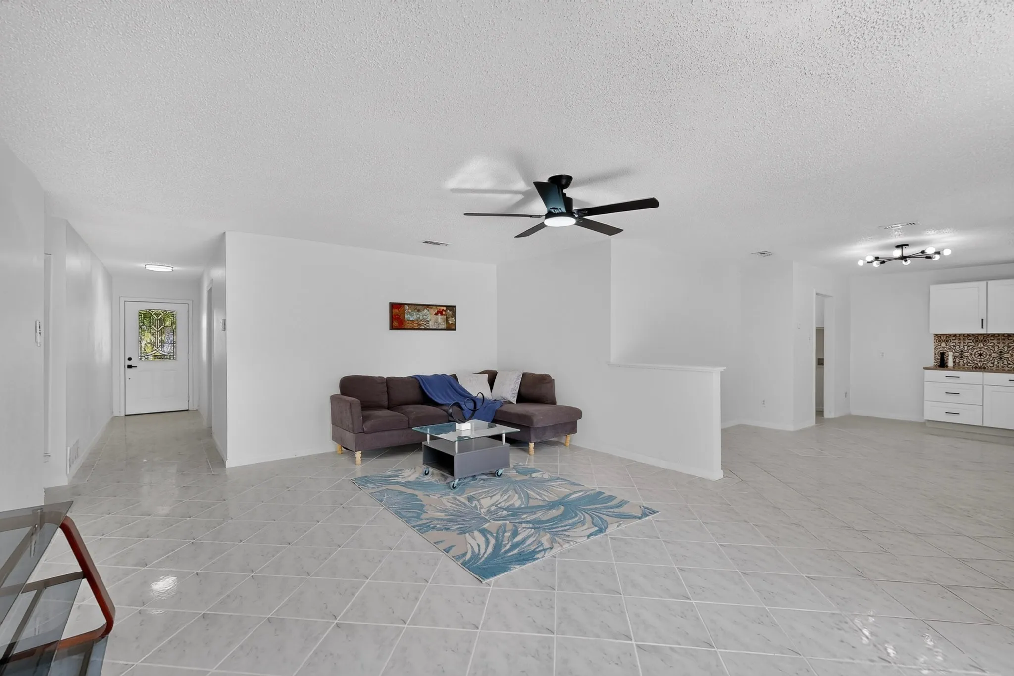 Single Family Residence For Sale in Tarrant County , 5451 Lubbock Avenue, Fort Worth, Texas 76133, 4 Bedroom, 2 Bathroom, 1 Garage spaces, 1,900 Sqft, built in 1965, mls#21365952, Real Estate Agent in Fort Worth, Homes For Sale in Tarrant county, Homes For Sale in Fort Worth, Realtor in Fort Worth Texas, Real Estate Brokerage Independent Realty Texas, Luminita Cordes Realtor
