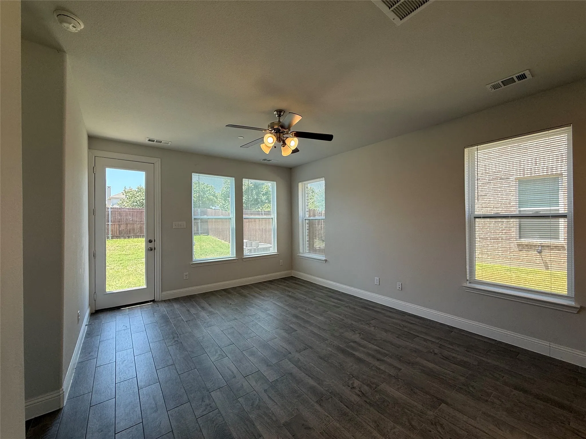 Townhouse For Rent in Denton County , 588 Hutchinson Lane, Lewisville, Texas 75077, 4 Bedroom, 4 Bathroom, 2 Garage spaces, 2,012 Sqft, built in 2022, mls#21366037, Real Estate Agent in Lewisville, Homes For Rent in Denton county, Homes For Rent in Lewisville, Realtor in Lewisville Texas, Real Estate Brokerage Independent Realty Texas, Luminita Cordes Realtor